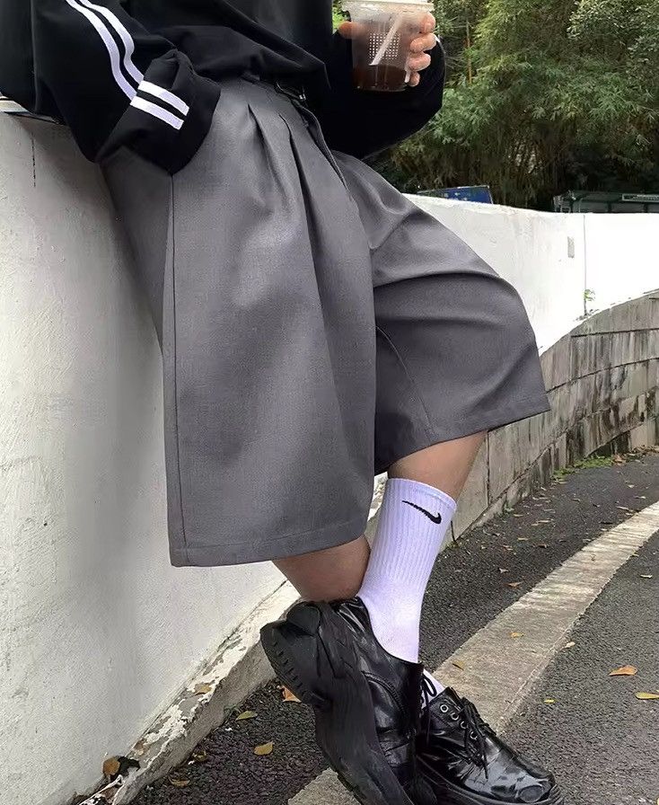 Japanese Brand Loose Casual Soft Grey Pleated Shorts Size US 33 - 1 Thumbnail