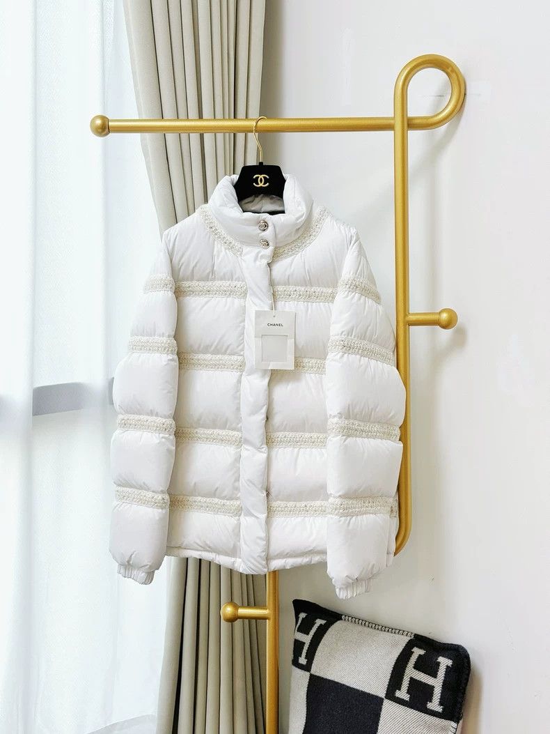 Chanel Chanel 24N Snow White White Lace Down Jacket Size XXS / US 00 / IT 34 - 1 Thumbnail