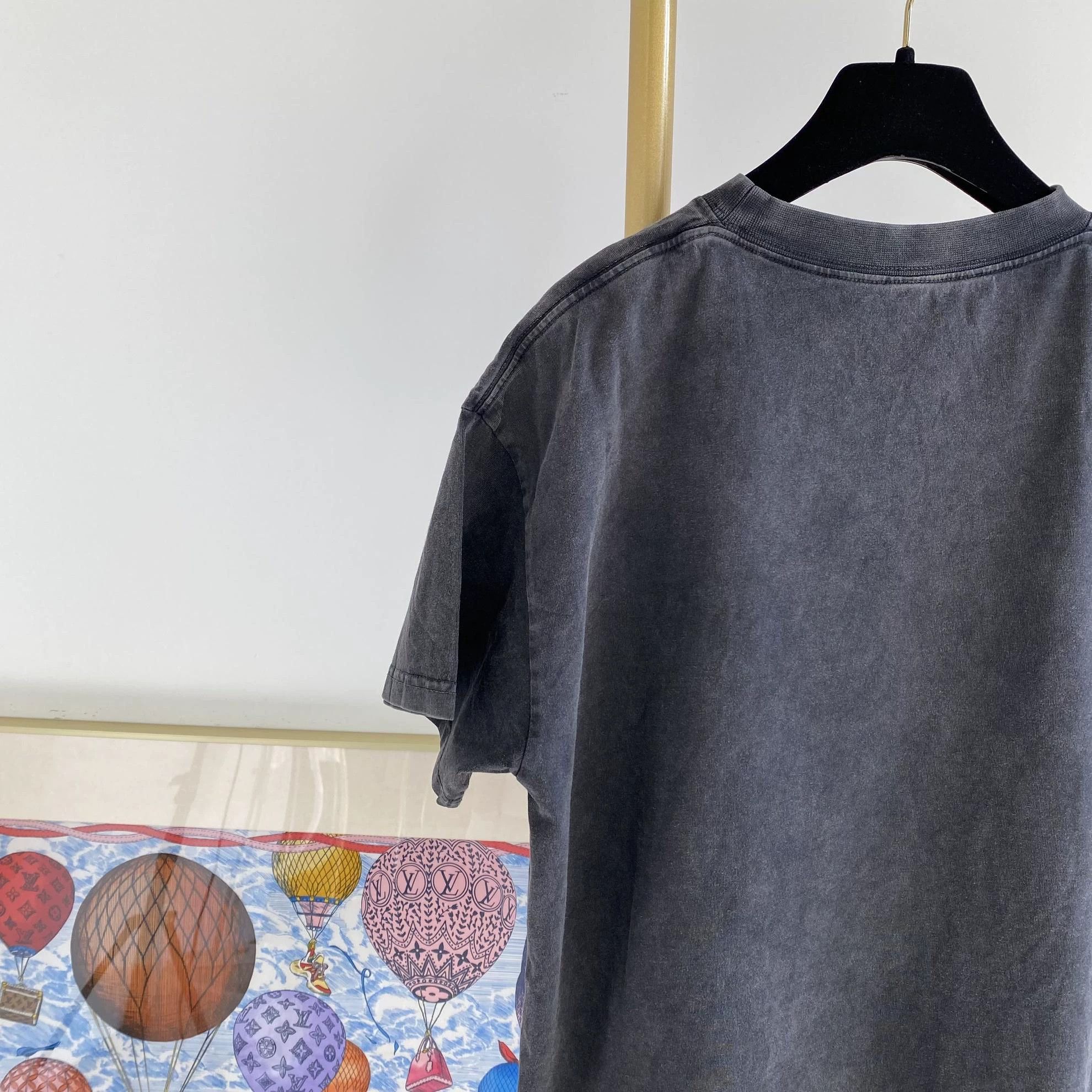 Balenciaga Balenciaga Distressed Gray Logo T-shirt M NWT Size US M / EU 48-50 / 2 - 5 Thumbnail