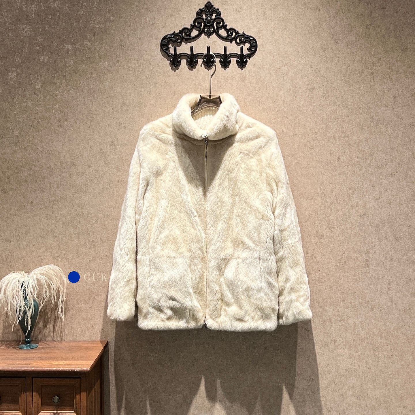 Loro Piana White Faux Fur Zip-Up Jacket Size M Size US M / EU 48-50 / 2 - 1 Thumbnail