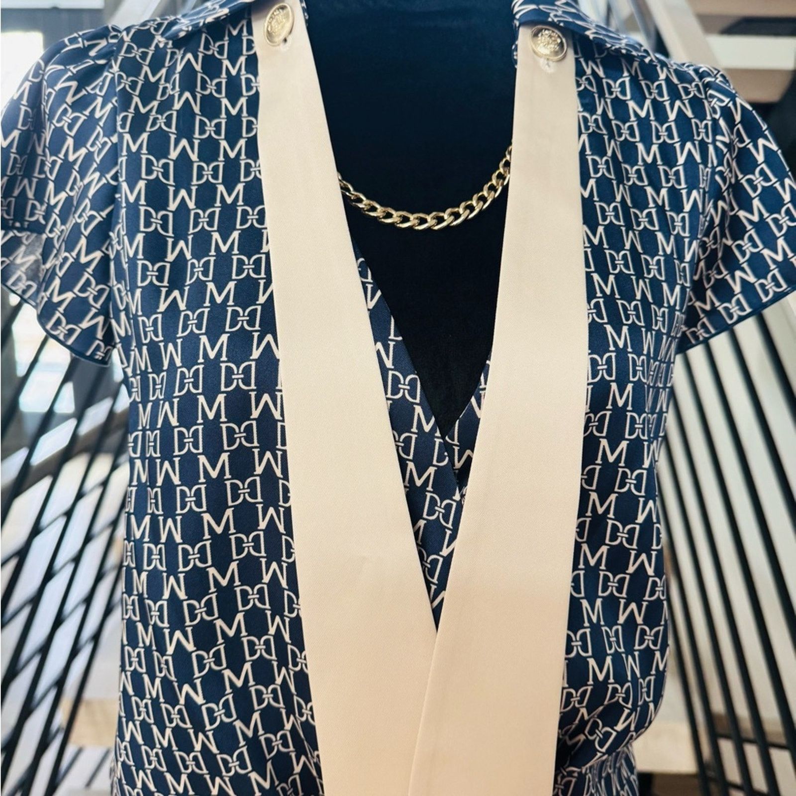 Other New Marciano Chic Navy Patterned Blouse with Tie & Chain XS Size S / US 4 / IT 40 - 14 Thumbnail