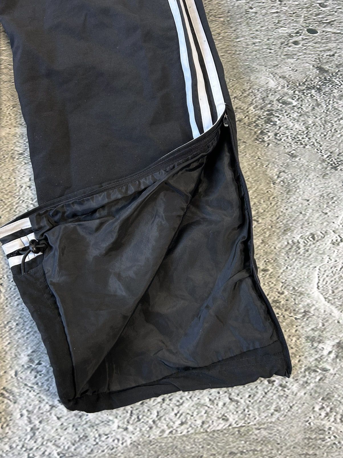 Adidas × Vintage Adidas vintage black track pants small logo 2000s drill Y2K Size US 28 / EU 44 - 7 Thumbnail