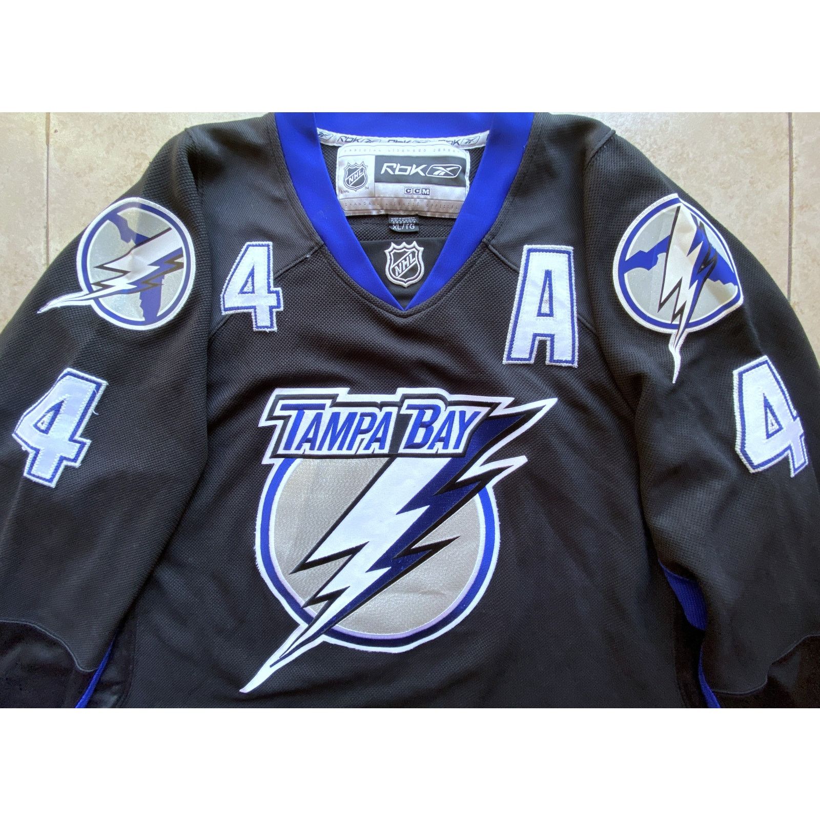NHL × Reebok LeCAVALIER 4 Tampa Bay Lightning 2000s RBK jersey XL NHL vtg Size US XL / EU 56 / 4 - 6 Thumbnail