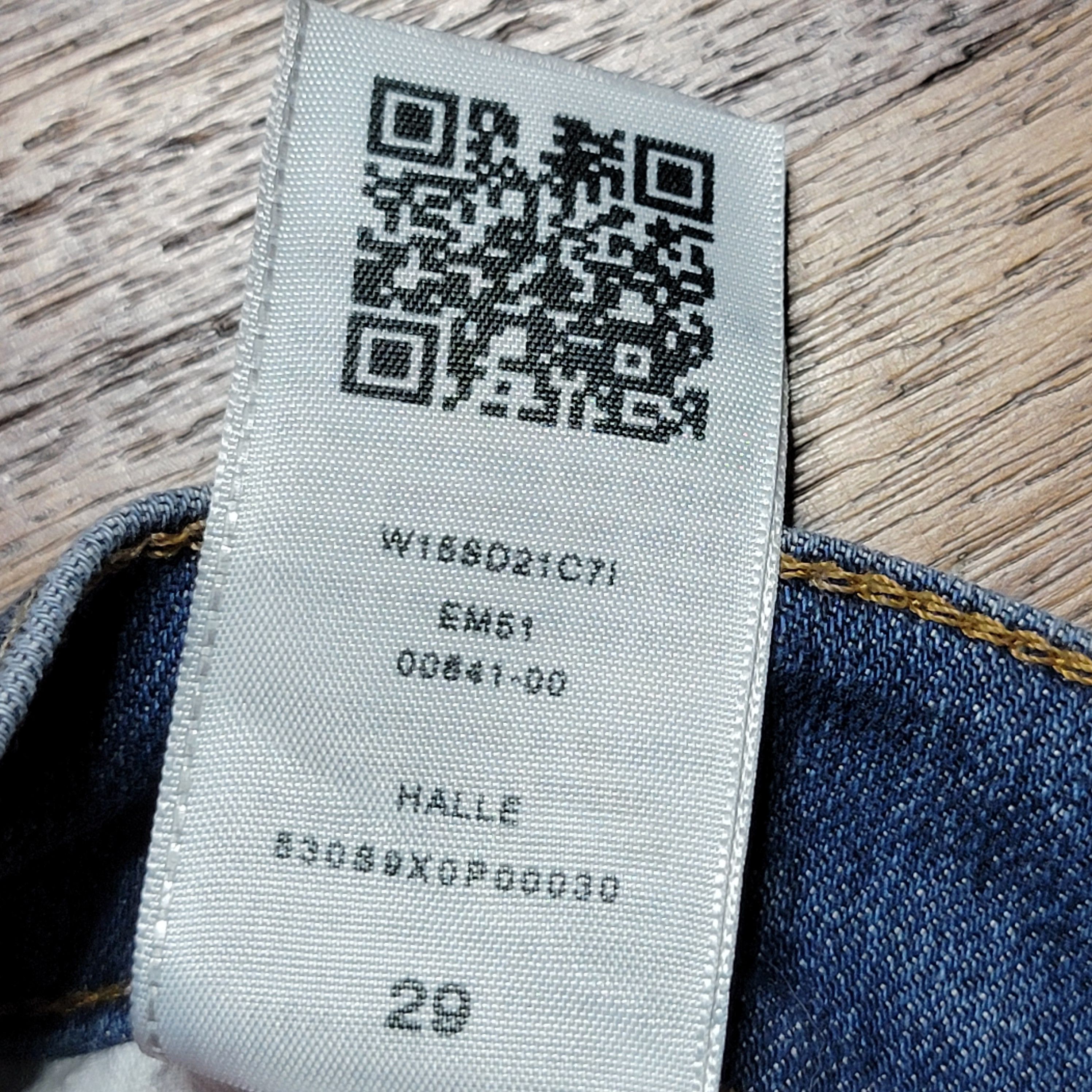 True Religion True Religion Halle Mid Rise Super Skinny Denim Capris - 29 Size 29" - 9 Thumbnail