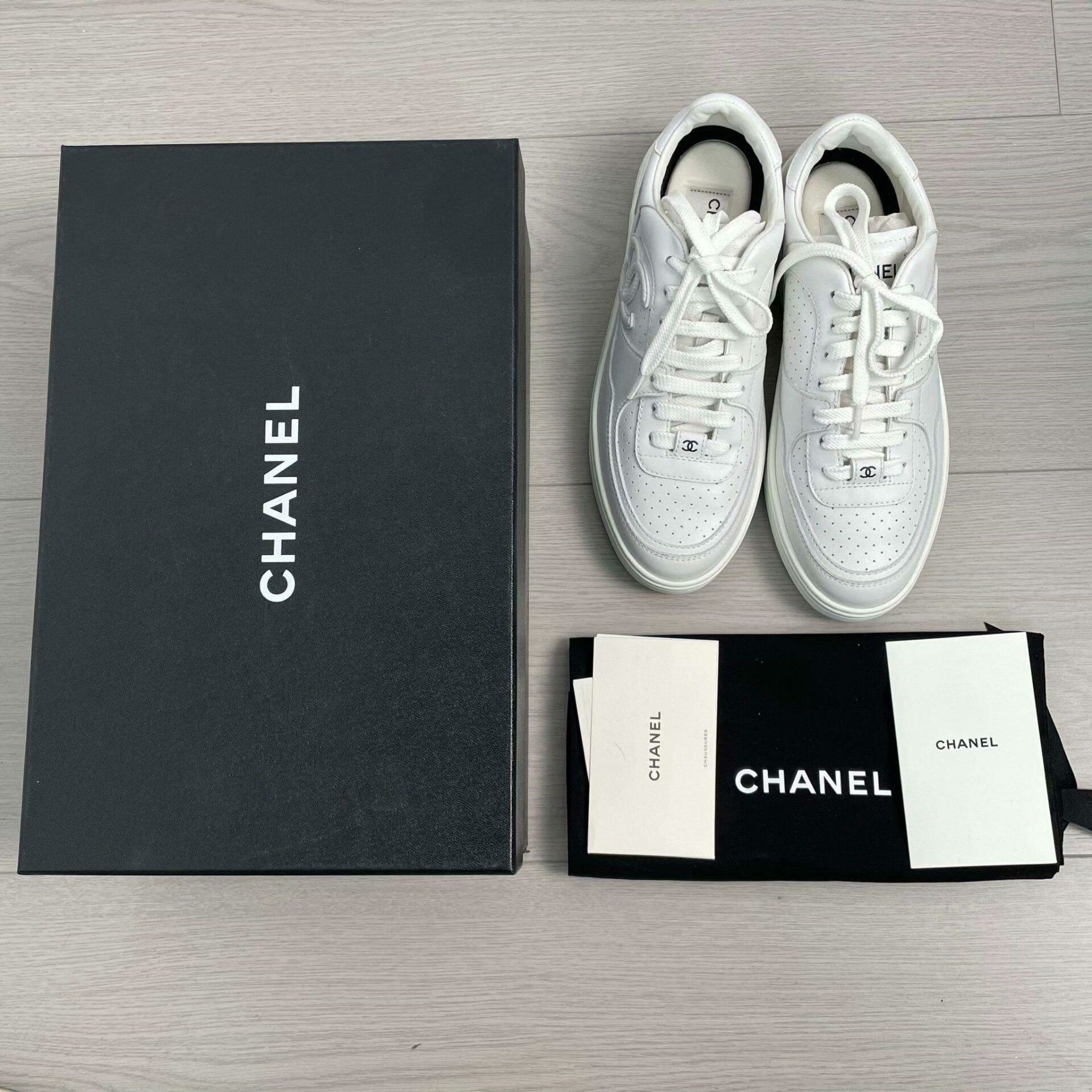 Chanel Chanel Leather White Lowtop Sneakers 37 Women Size US 6.5 / IT 36.5 - 1 Thumbnail