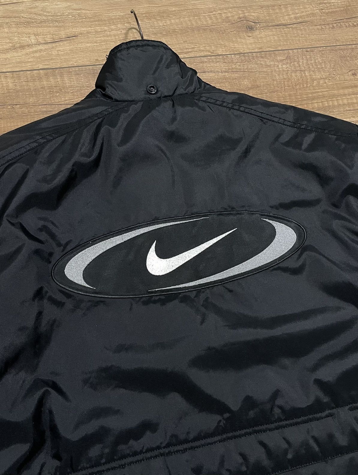 Nike Vintage Nike Black Oversized Big Swoosh Logo Jacket Size US L / EU 52-54 / 3 - 9 Thumbnail