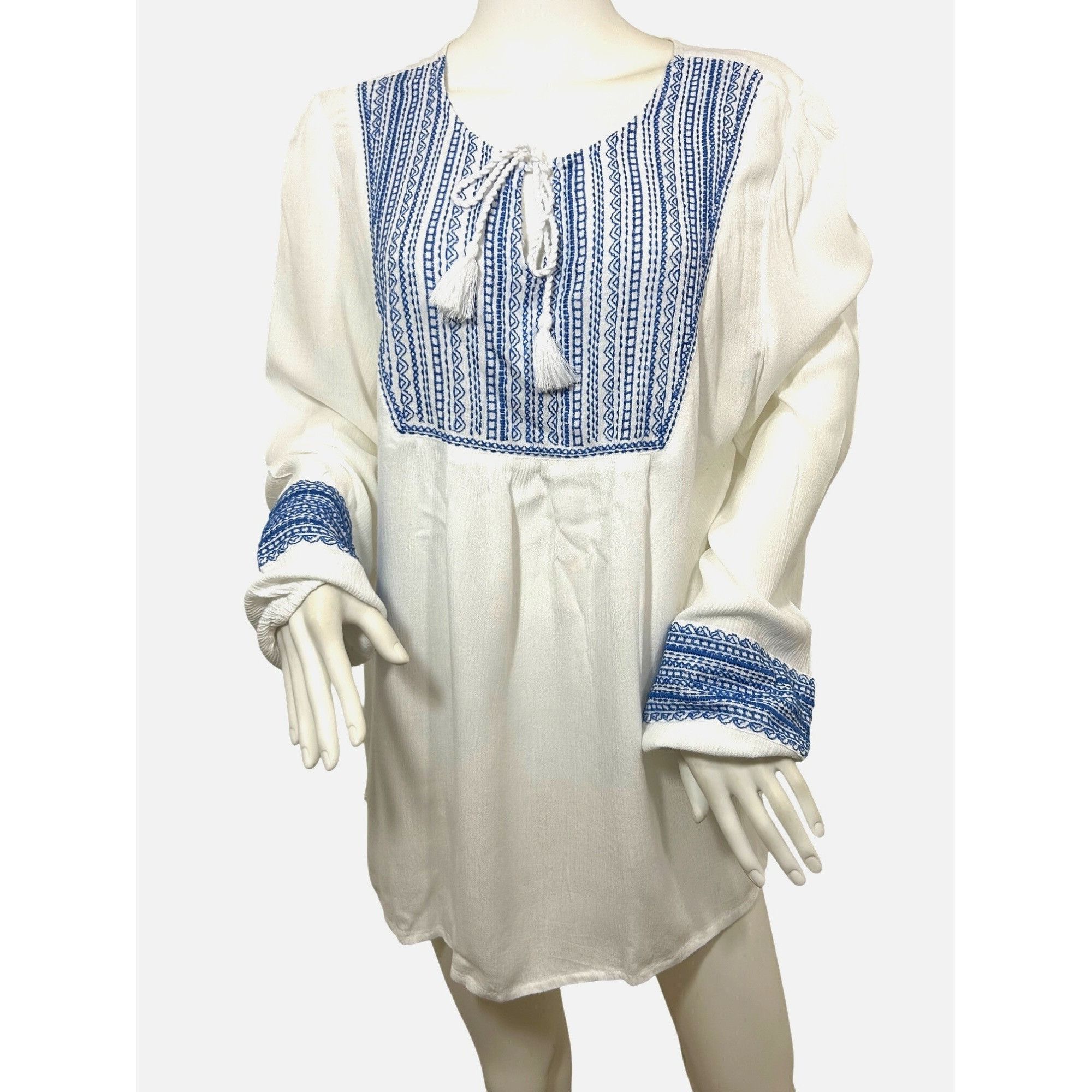 Other Susan Graver Tunic Top L White Blue Embroidered Boho Cottage Size L / US 10 / IT 46 - 1 Thumbnail