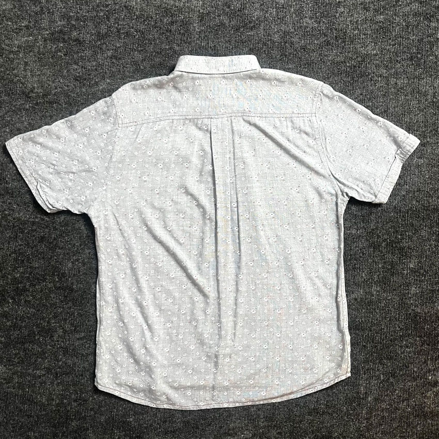 Descendant Of Thieves Shirt Mens L Gray Floral Short Sleeve Button Up, Men's — image 6 of 6