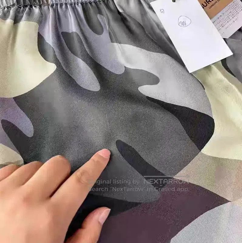 Burberry Burberry Summer Multicolor Silk Shorts. Size 26" / US 2 / IT 38 - 9 Thumbnail