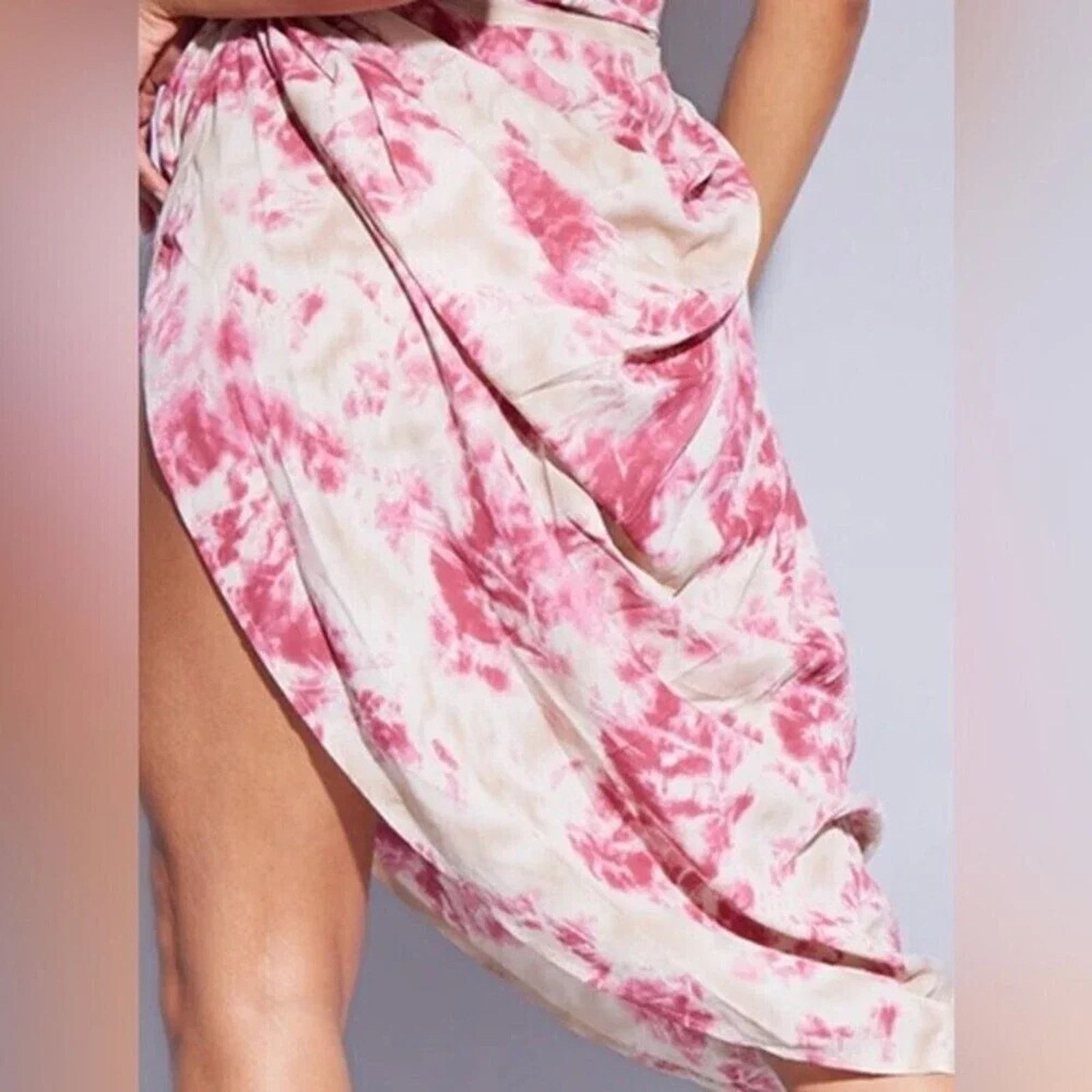 The Unbranded Brand Pretty Little Thing light pink tie dye midi skirt, size 10. Size 32" / US 10 / IT 46 - 2 Thumbnail