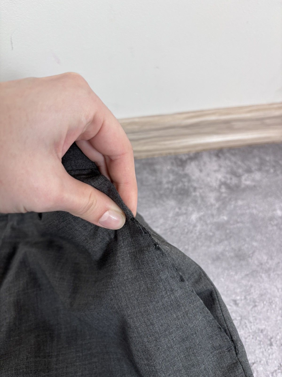 Tagliatore Tagliatore Men’s 2-Piece Gray Super 120s Wool Suit Size 40R - 18 Thumbnail