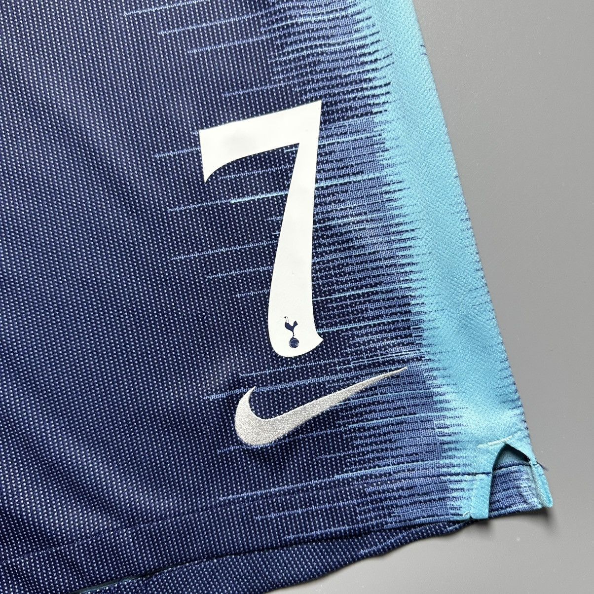 Nike TOTTENHAM HOTSPUR NIKE 2018/2019 SOCCER AWAY SHORTS #7 SON Size US 33 - 3 Thumbnail
