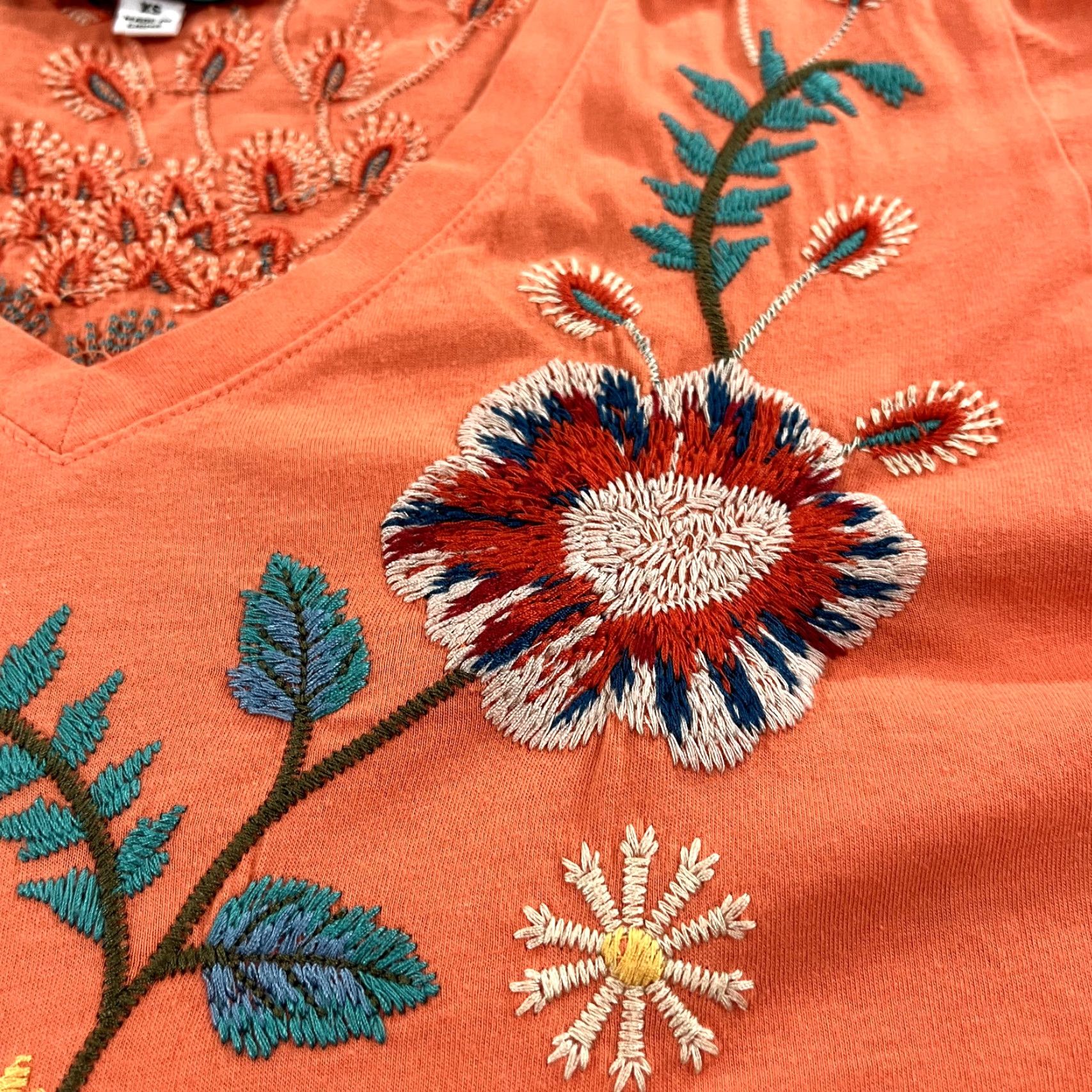 Johnny Was Johnny Was Womens XS Orange Grace Floral Embroidered Blouse V-Neck Flutter Top Size XS / US 0-2 / IT 36-38 - 4 Thumbnail