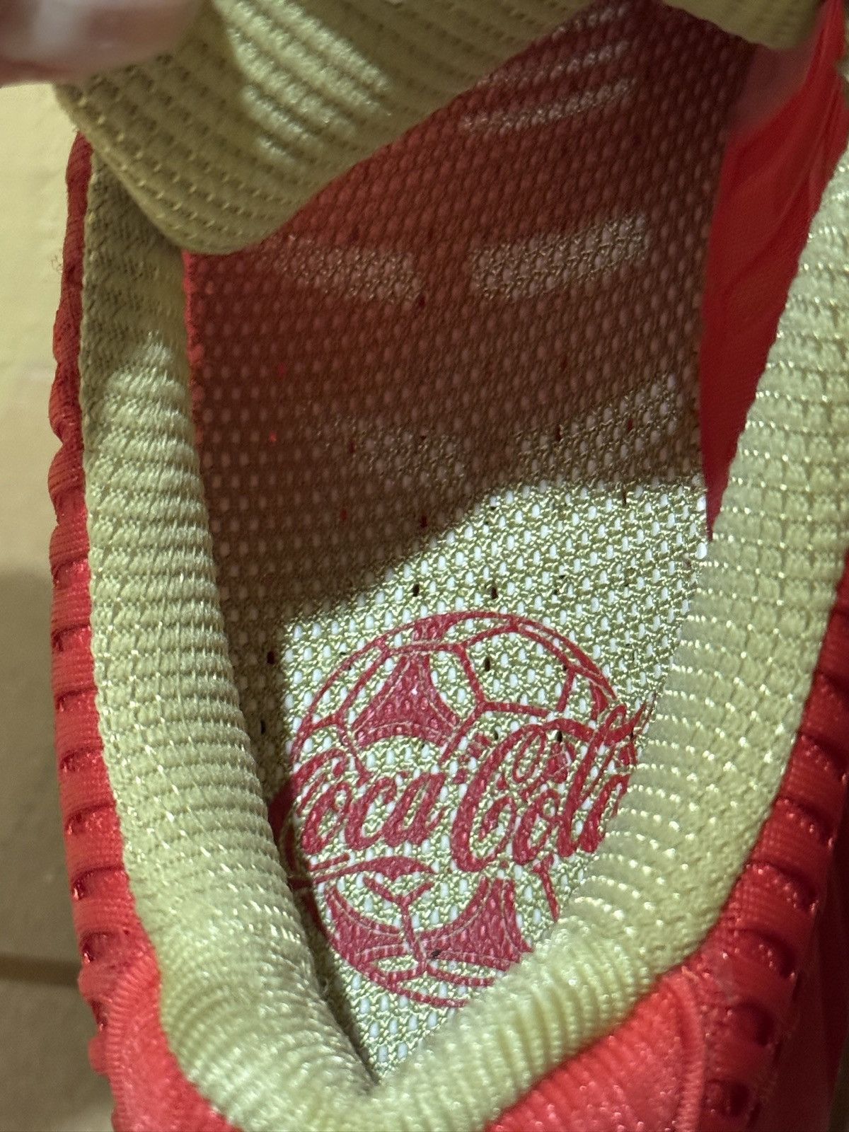 Adidas Adidas x coca cola 42 8 1/2 Size US 8.5 / EU 41-42 - 4 Thumbnail