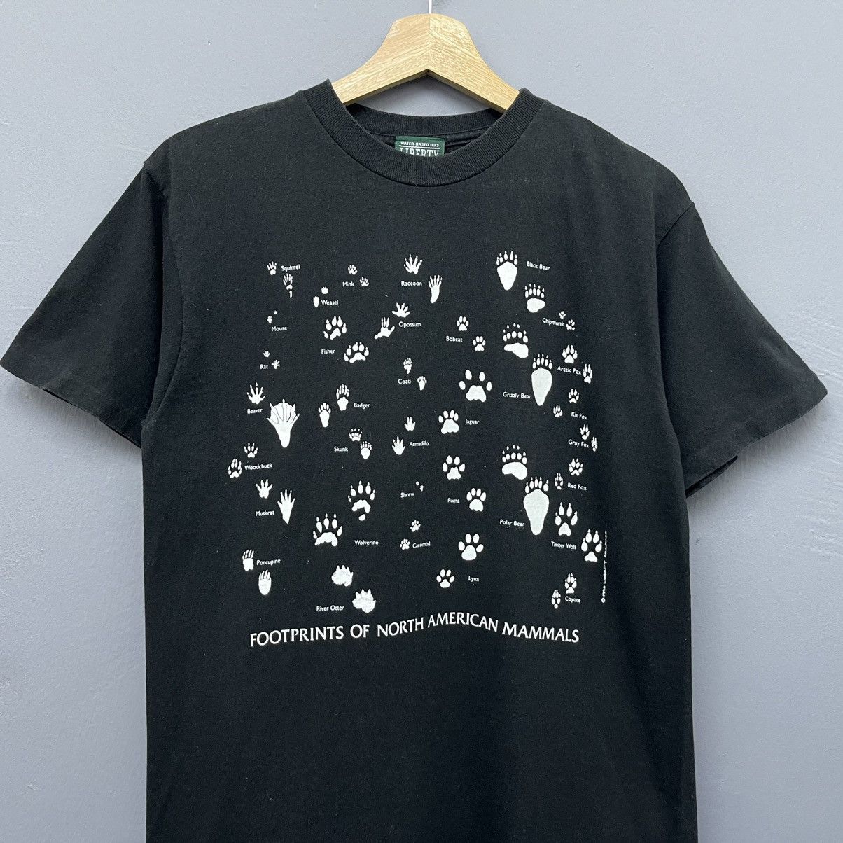 Vintage Vintage 90s Footprints Mammals T-Shirt Size US M / EU 48-50 / 2 - 3 Thumbnail