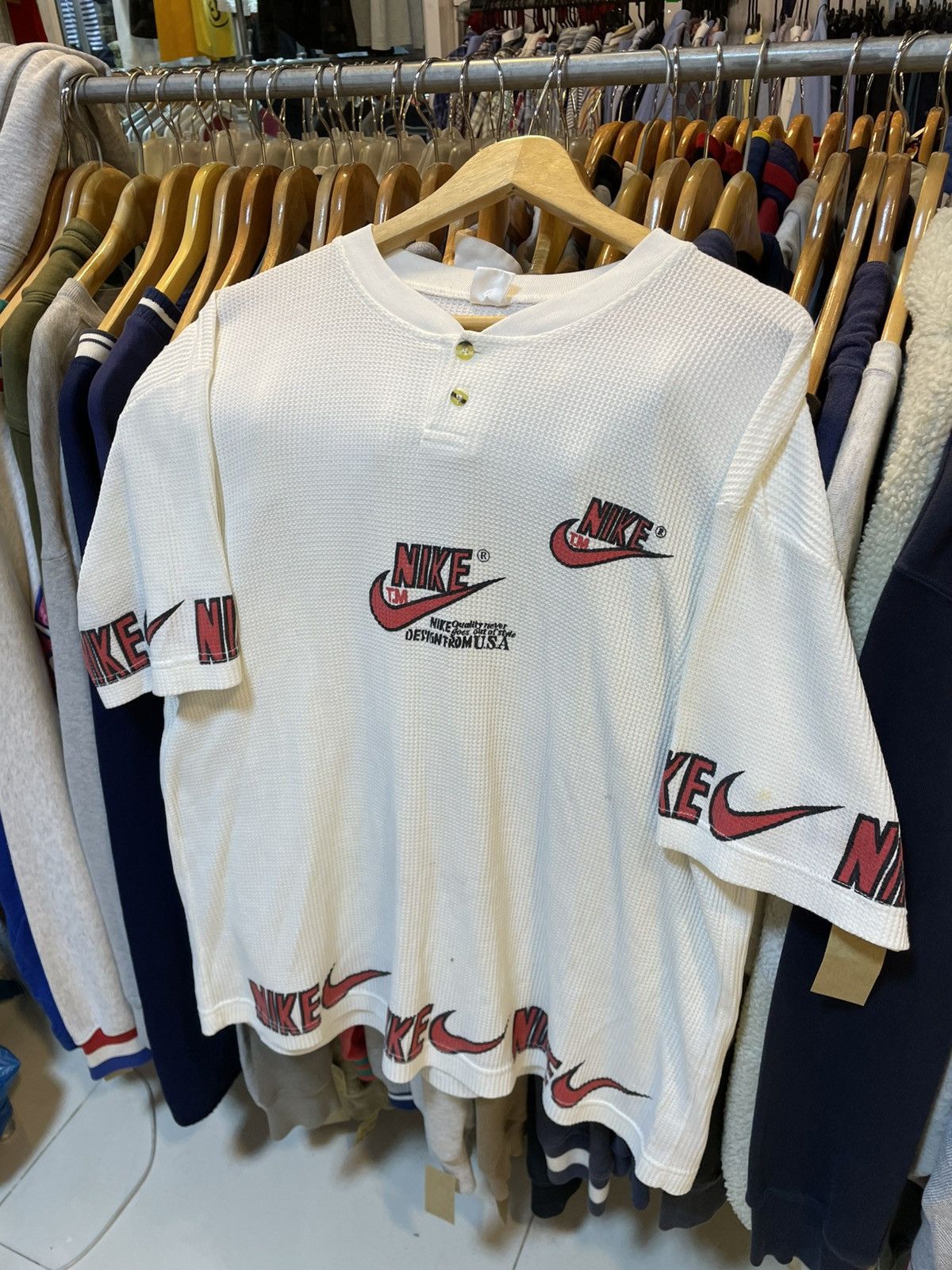 Nike Rare Vintage Nike Spell Out 90s Tee Size US L / EU 52-54 / 3 - 1 Thumbnail