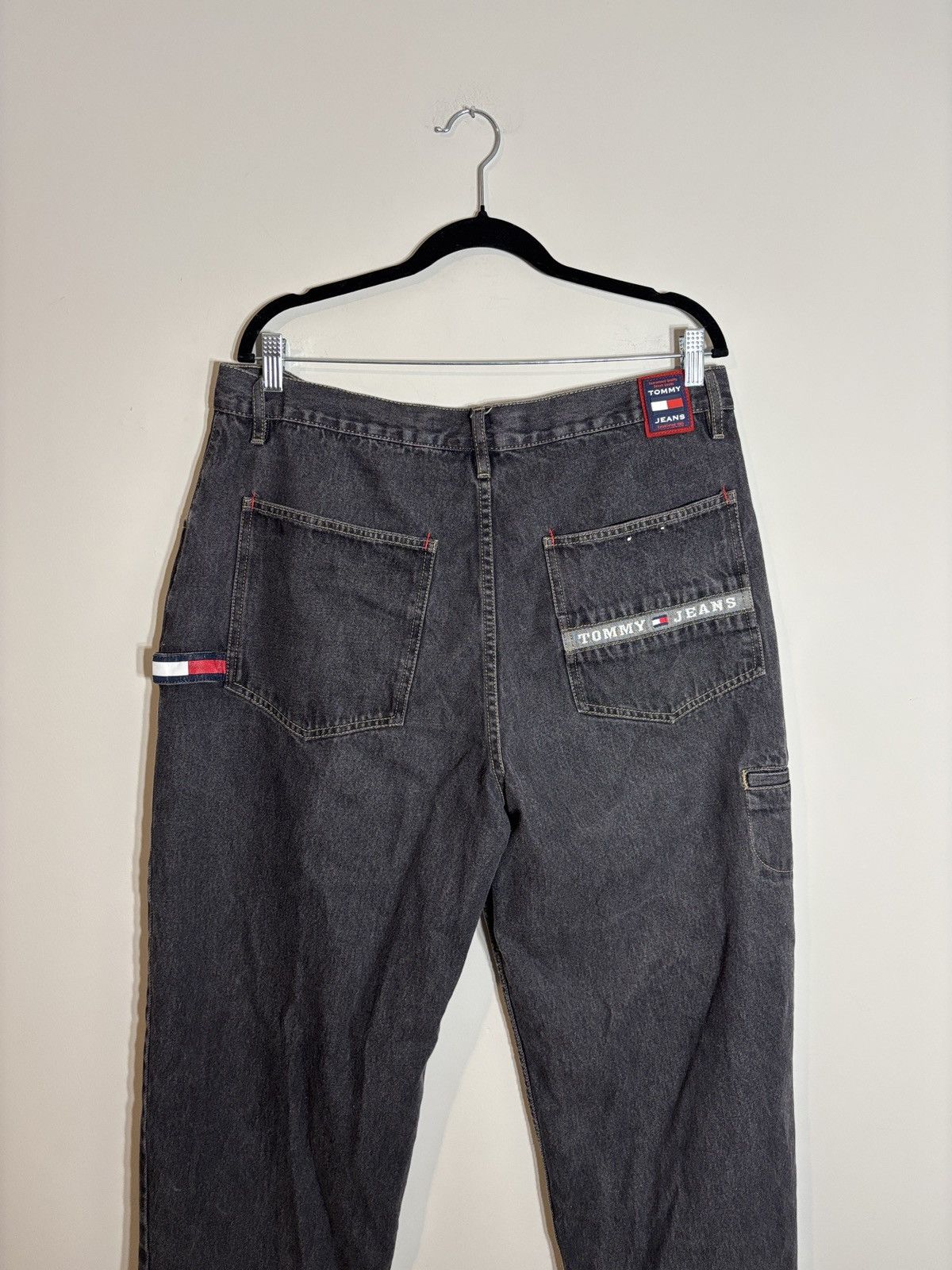 Tommy Hilfiger Vintage Tommy Hilfiger Jeans Black Denim Loose Skater 36x30 Size US 36 / EU 52 - 4 Thumbnail