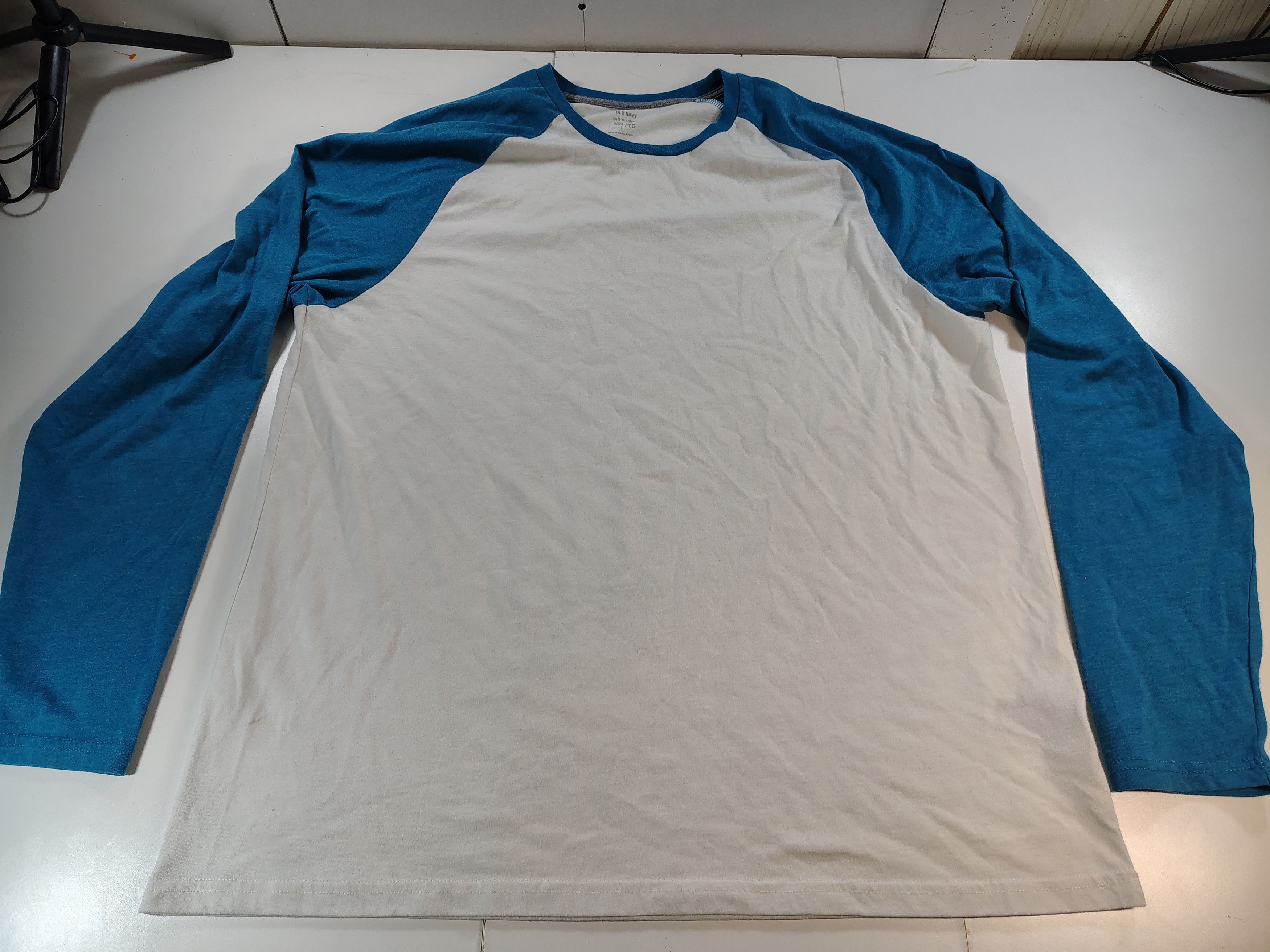Old Navy Men's White & Blue XXL Long Sleeve Old Navy Plain Shirt Size US XXL / EU 58 / 5 - 1 Thumbnail