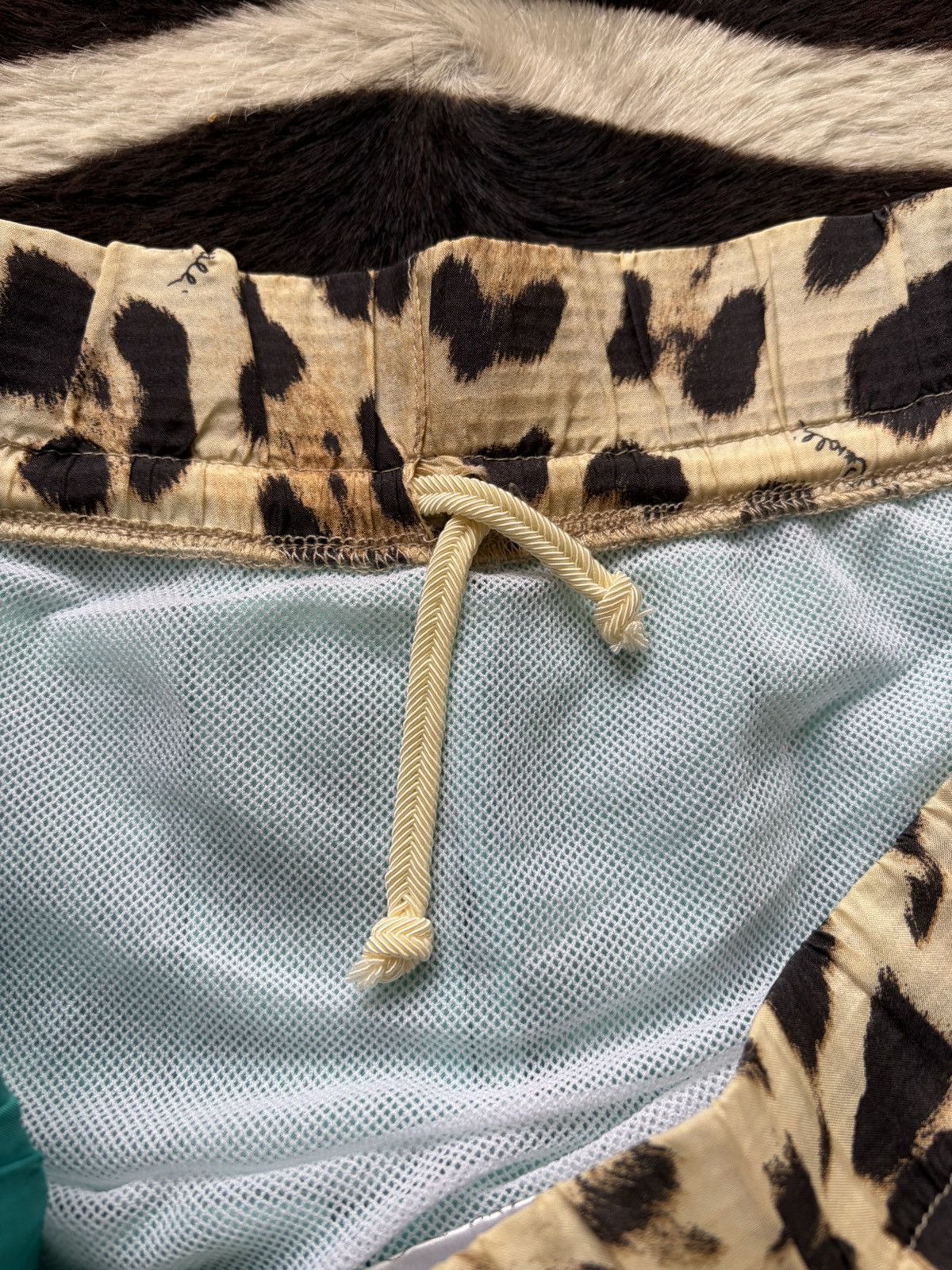Roberto Cavalli SS2004 Roberto Cavalli Silk Leopard print swim shorts Size US 32 / EU 48 - 8 Thumbnail