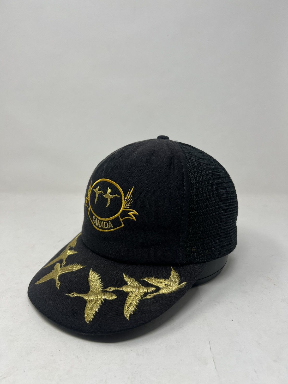 Vintage Vintage Canada Trucker Hat Size ONE SIZE - 1 Thumbnail
