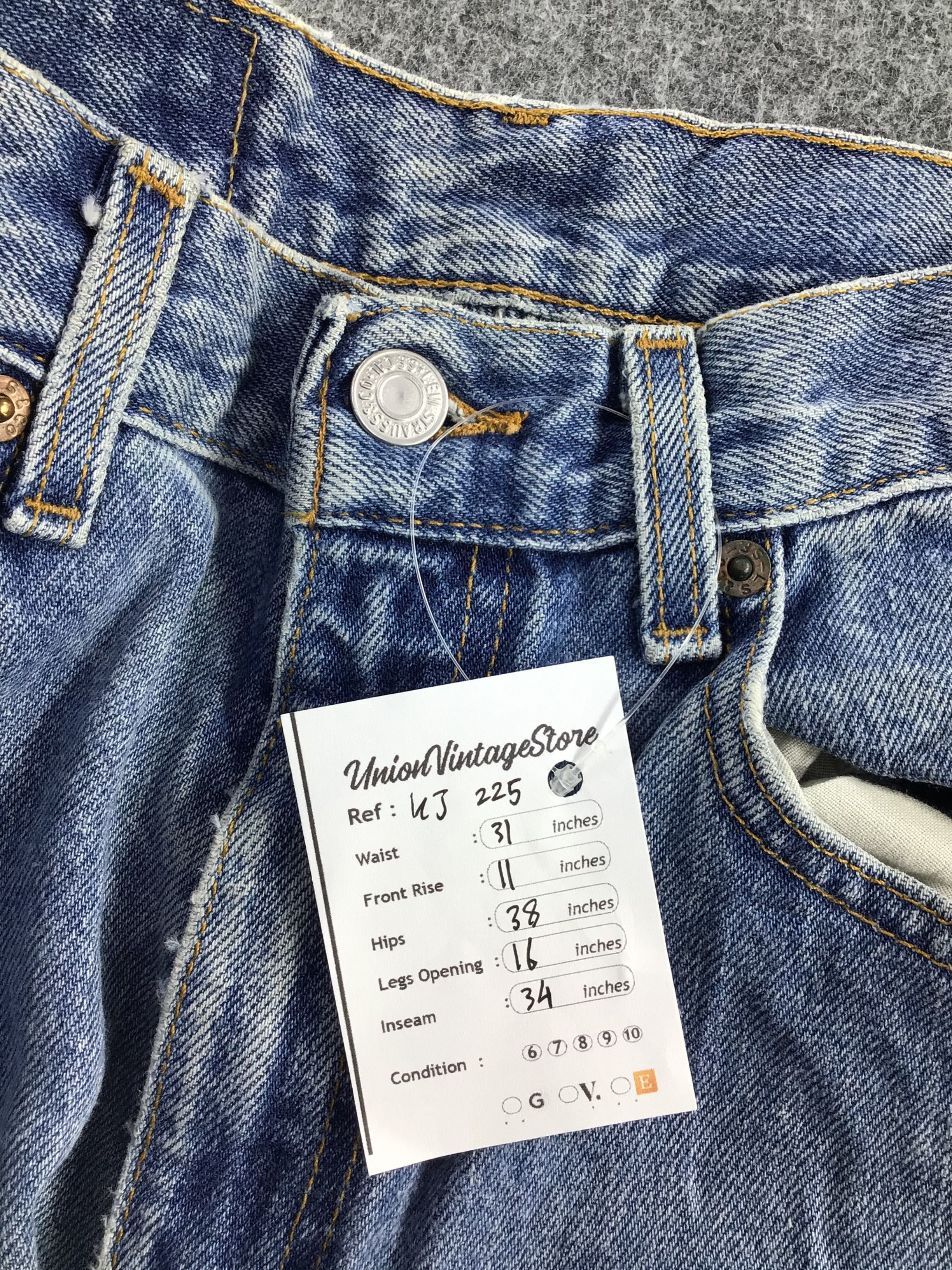 Levi's Vintage Levis 505 Jeans Medium Wash Denim KJ225 Size US 31 - 10 Thumbnail