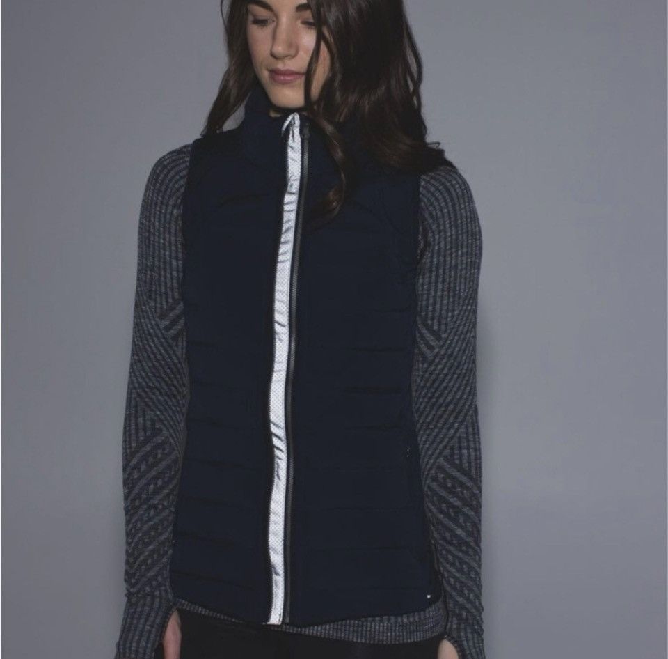 Lululemon Lululemon fluffed up Navy Puffer Vest size 6 Size M / US 6-8 / IT 42-44 - 3 Thumbnail