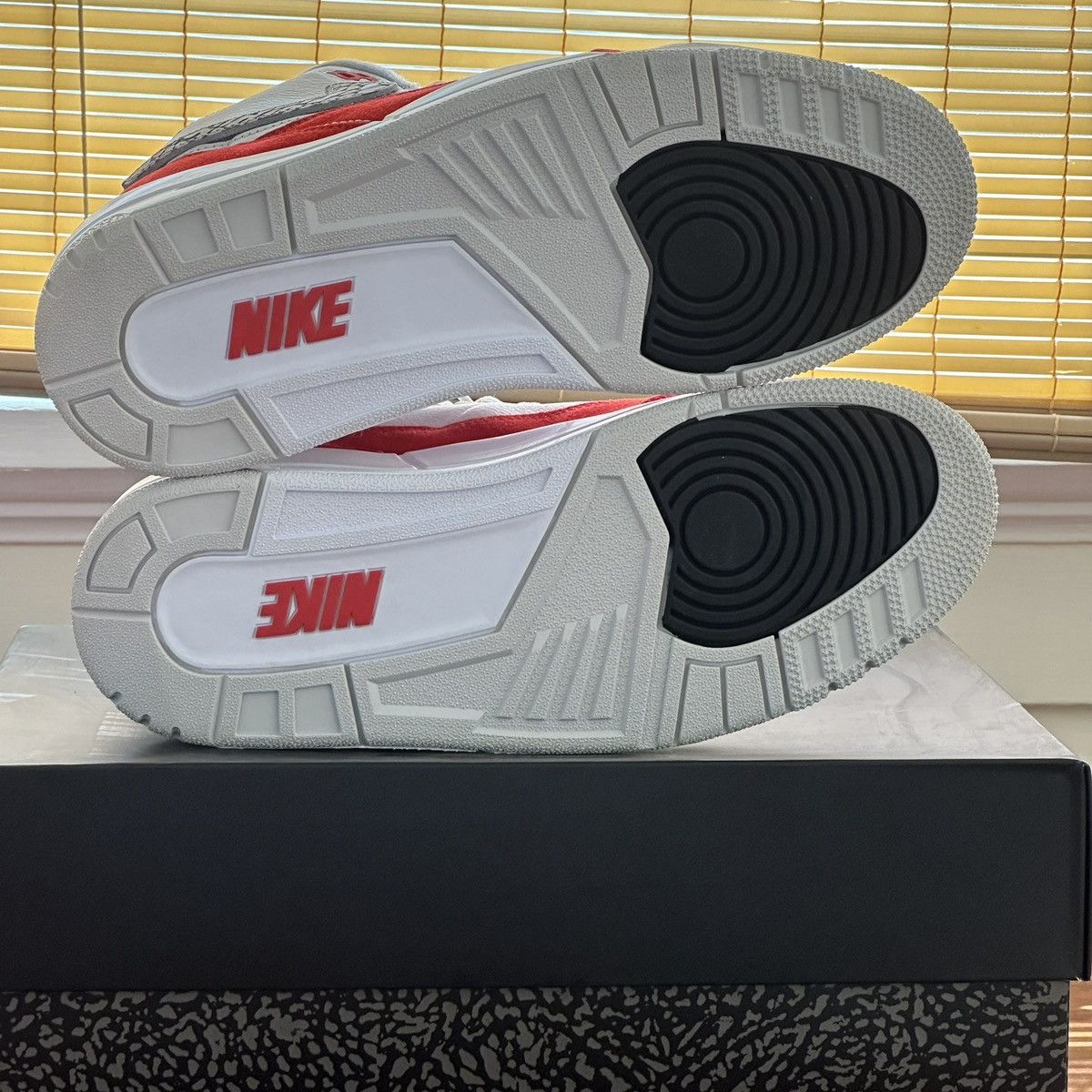 Jordan Brand Nike Air Jordan 3 Retro Tinker Air Max 1 Size US 8.5 / EU 41-42 - 5 Thumbnail