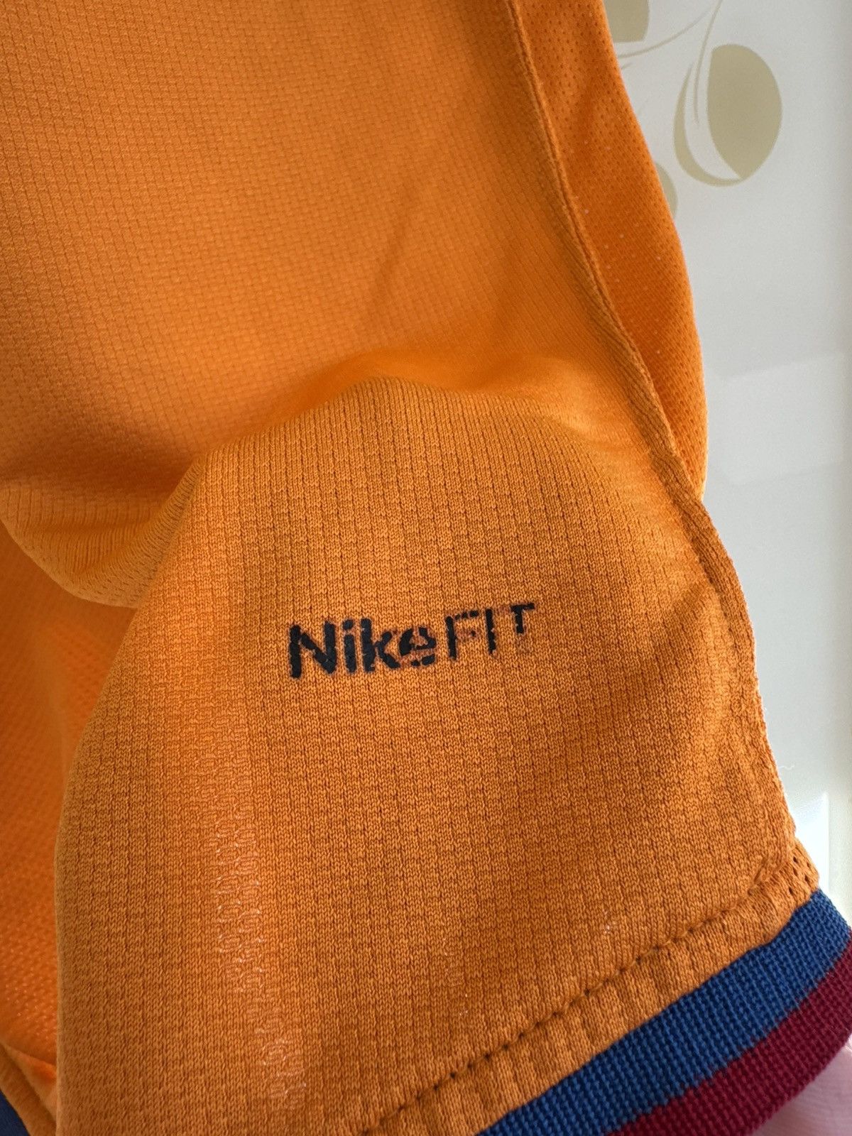 Nike Vintage Barcelona 2006-2007 Away Soccer Jersey Football Kit Size US L / EU 52-54 / 3 - 15 Thumbnail