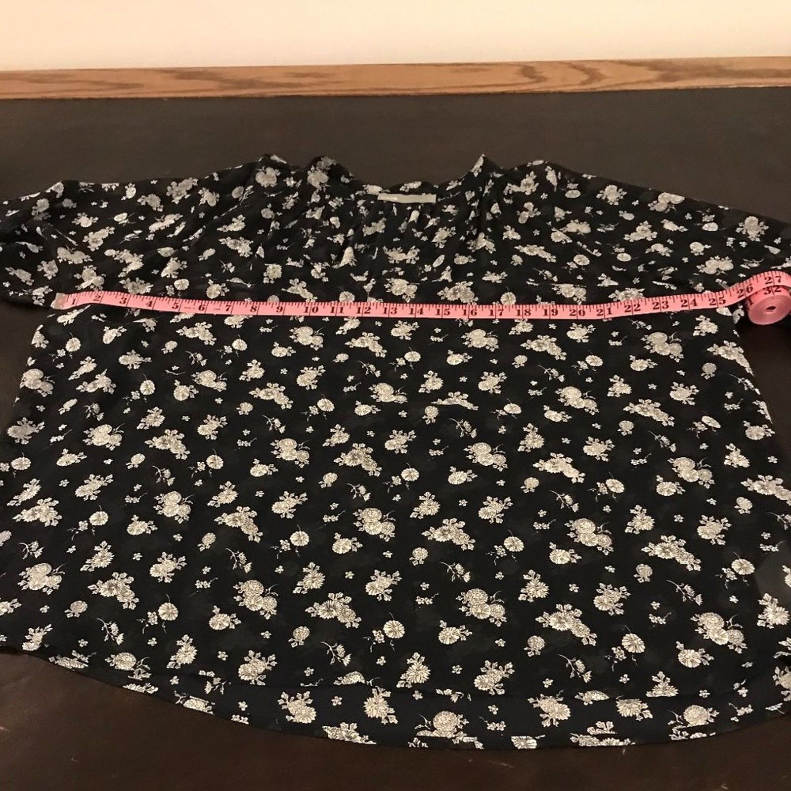 Vince Vince Calico Black and White Floral Print Silk Blouse Size S / US 4 / IT 40 - 6 Thumbnail