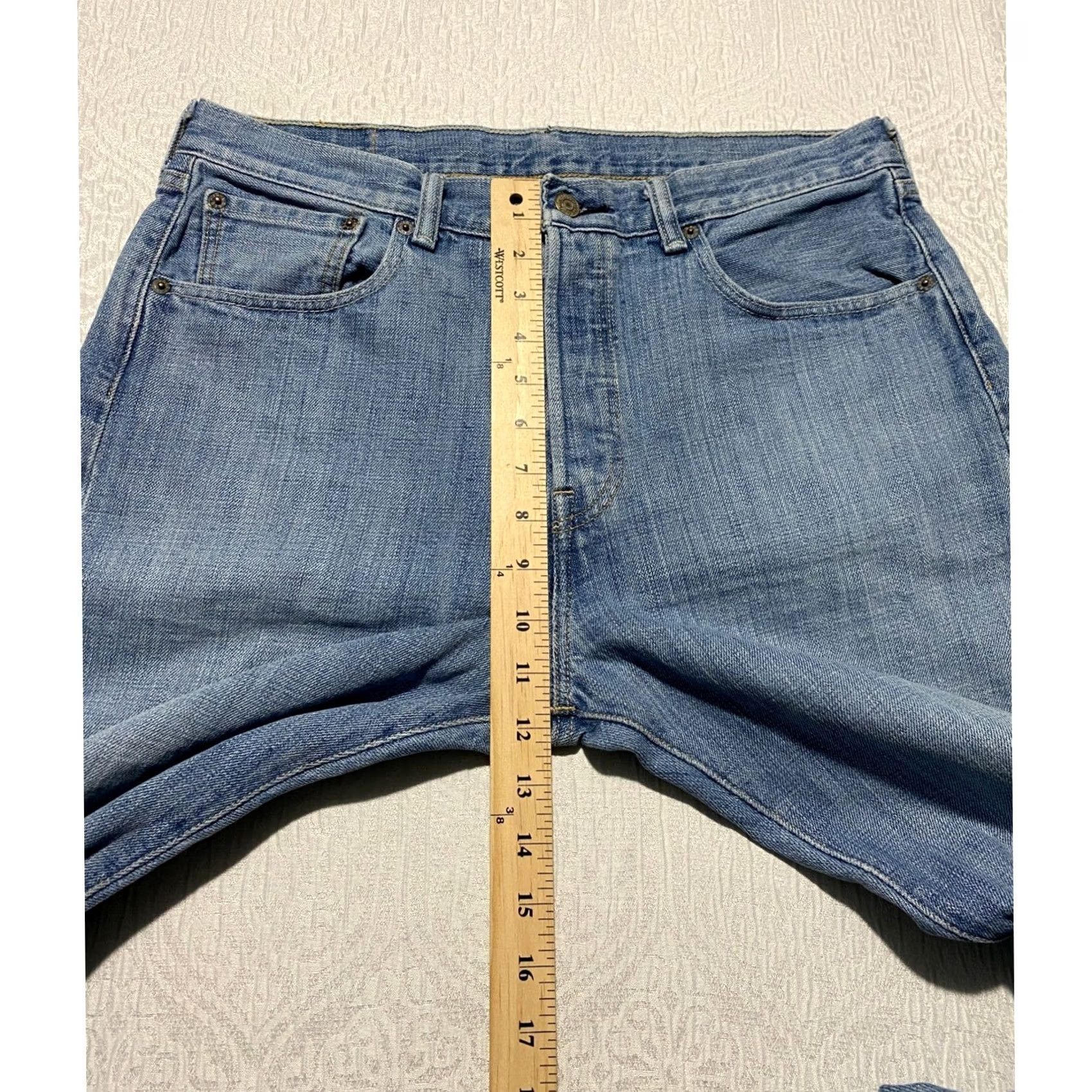 Levi's Levis 501 Original Fit Jeans 33x34 Light Blue Button Fly Straight Denim 5-Pocket Mens Regular Size US 33 - 5 Thumbnail