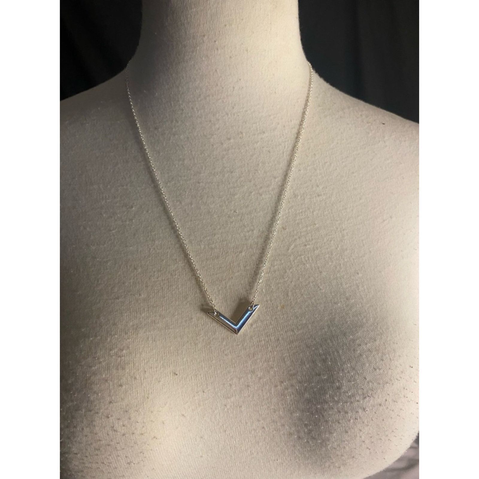 Handmade Handmade Silver Tone Minimal Chevron Necklace Clean Girl Size ONE SIZE - 2 Thumbnail