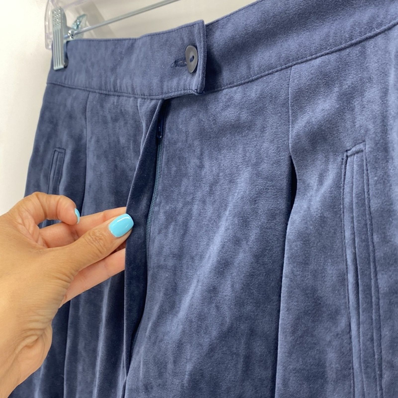 Vintage Vintage Liz Claiborne HIGH RISE PLEATED SHORT faux suede Size 25" / US 0 / IT 36 - 3 Thumbnail