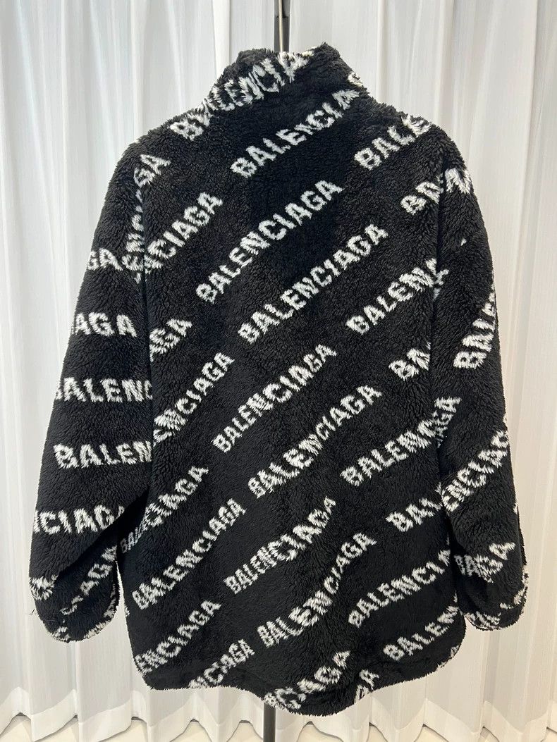 Balenciaga Balenciaga Bullet alphabet teddy jacket 2502-Nextarrow Size XXS / US 00 / IT 34 - 2 Thumbnail