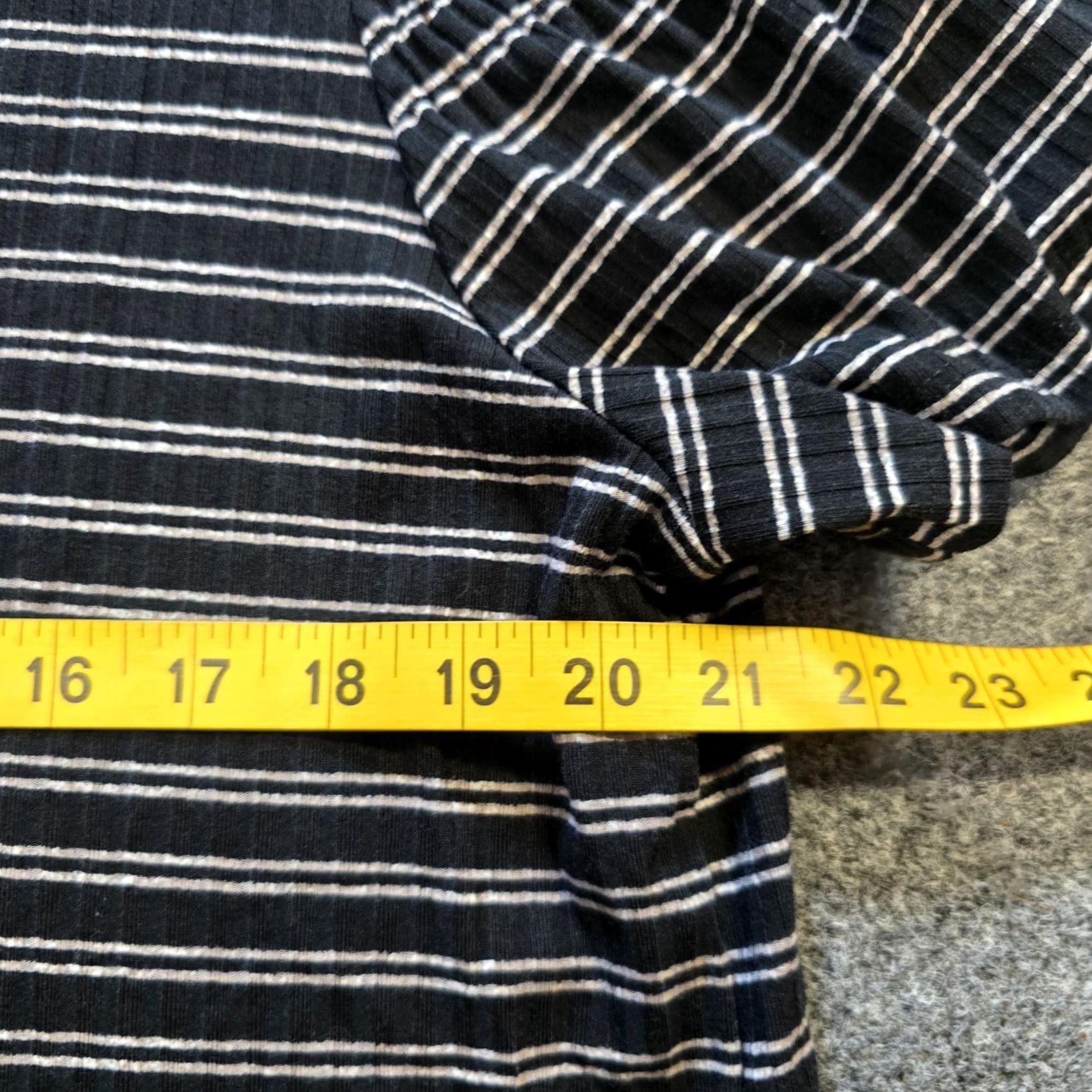 Vintage Lularoe Top Womens Medium Black Striped Ribbed Stephanie Stretch Casual Shirt Ladies Regular Short Sleeve Pullover Knit Polyester Round Neck Size M / US 6-8 / IT 42-44 - 6 Thumbnail