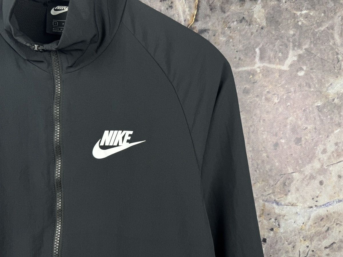 Nike Men’s Nike Light Wind Jacket Black Streetwear Size Small Size US S / EU 44-46 / 1 - 5 Thumbnail