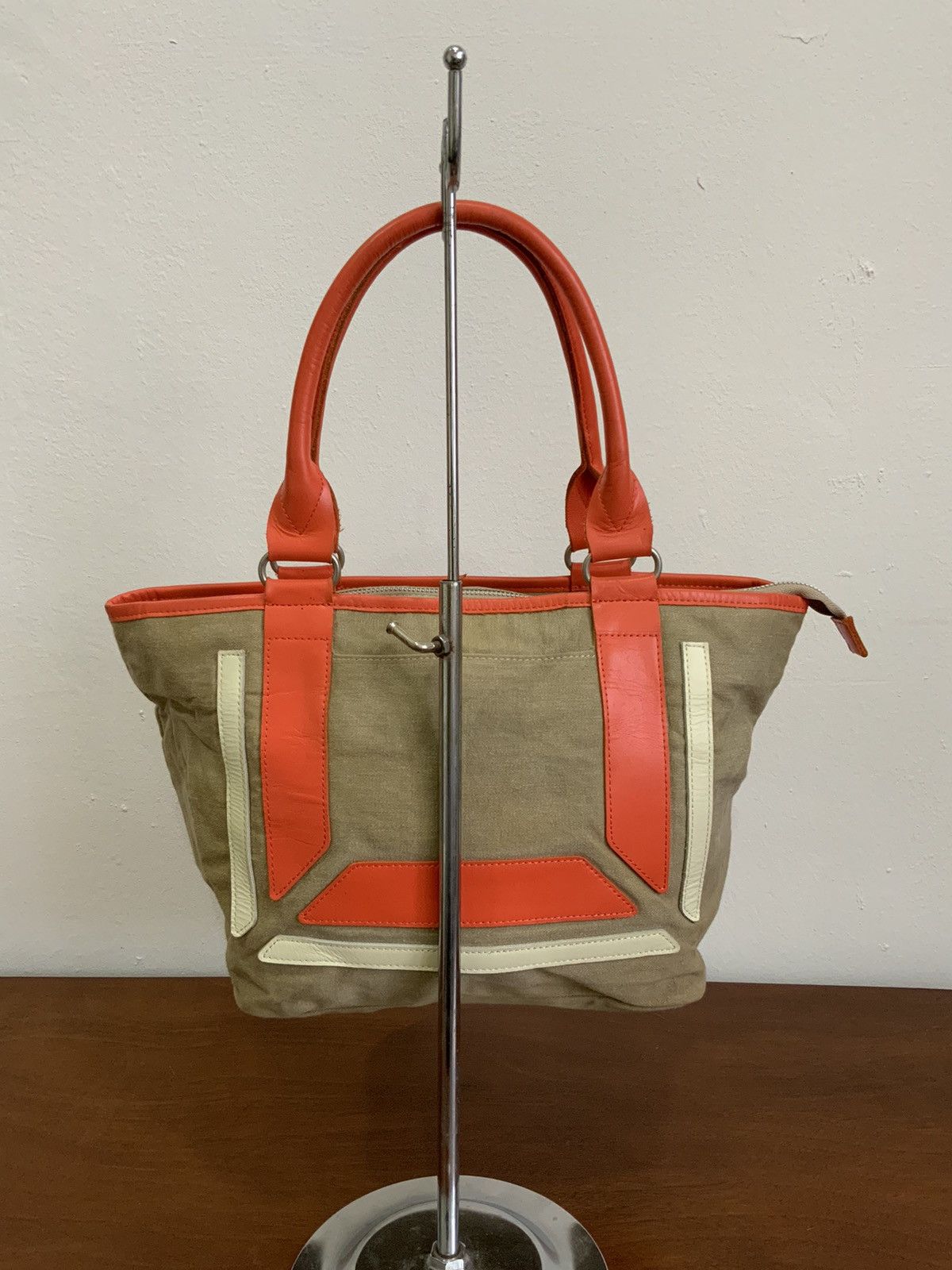 If Six Was Nine American in Paris AIP Orange Handle Bag Size ONE SIZE - 4 Thumbnail
