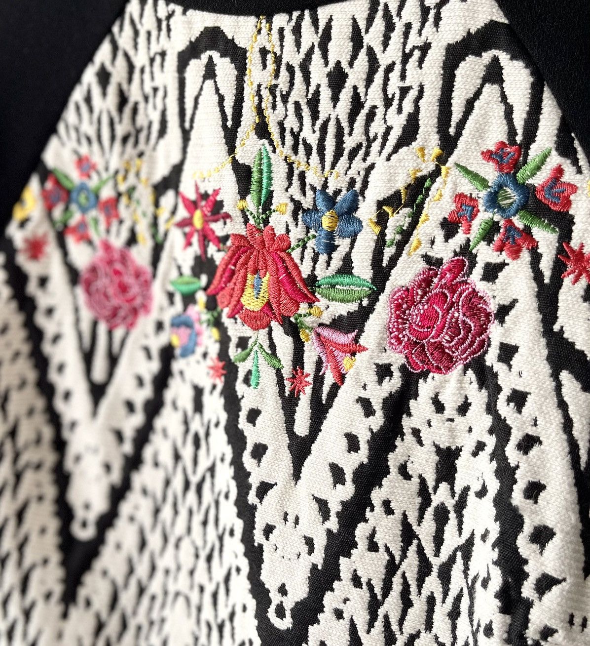 Desigual Dress desigual S black white with floral embroidery pencil Size S / US 4 / IT 40 - 2 Thumbnail