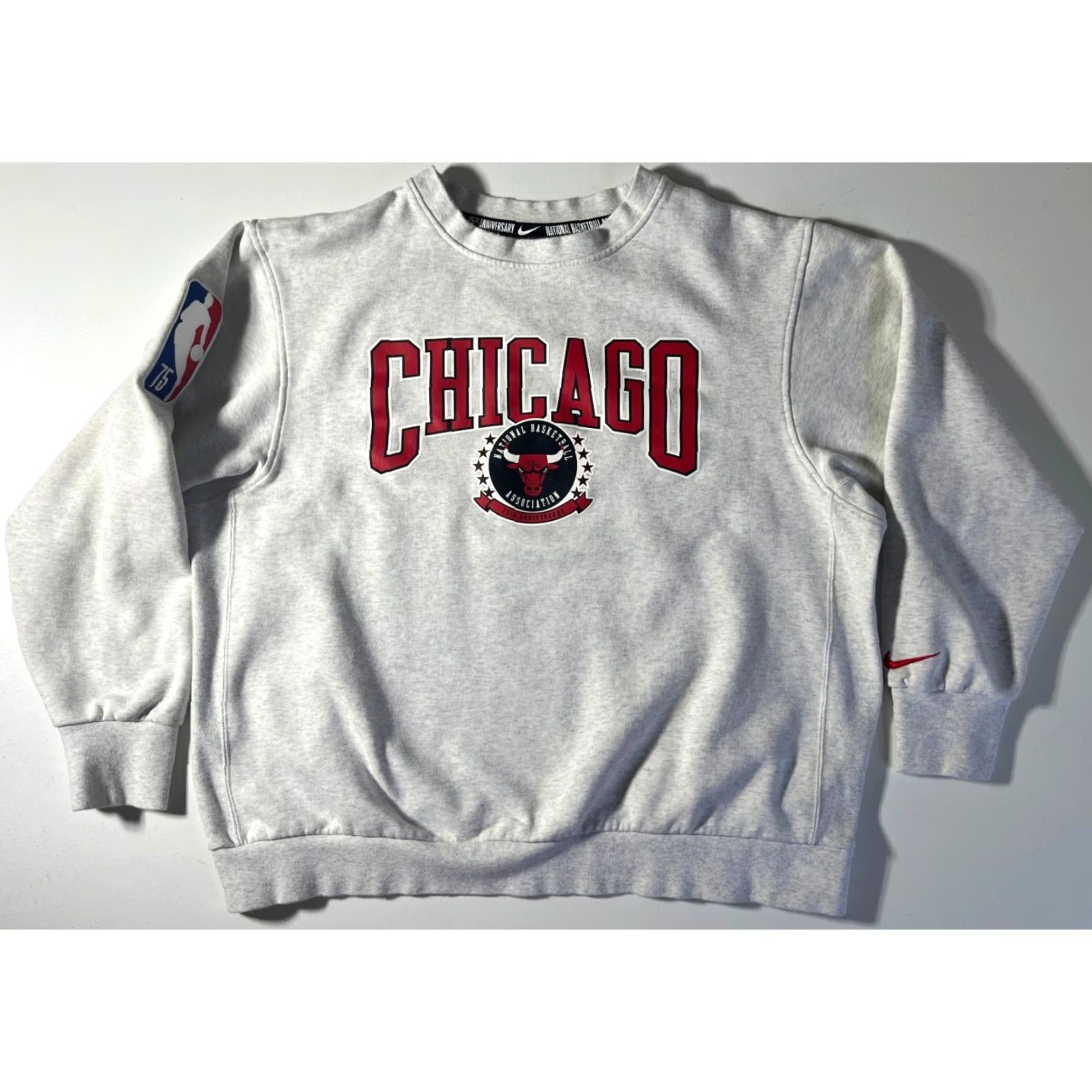 Nike Nike Chicago Bulls 75th Anniversary Courtside Ivy League Sweatshirt XL Men Gray Cotton Blend Fleece Embroidered Logo Pullover Sports Vintage Size US XL / EU 56 / 4 - 4 Thumbnail