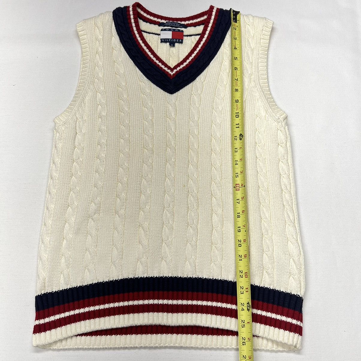 Tommy Hilfiger × Vintage VTG Tommy Hilfiger Sweater Vest White V-Neck Cable Knit Y2K Size US M / EU 48-50 / 2 - 16 Thumbnail