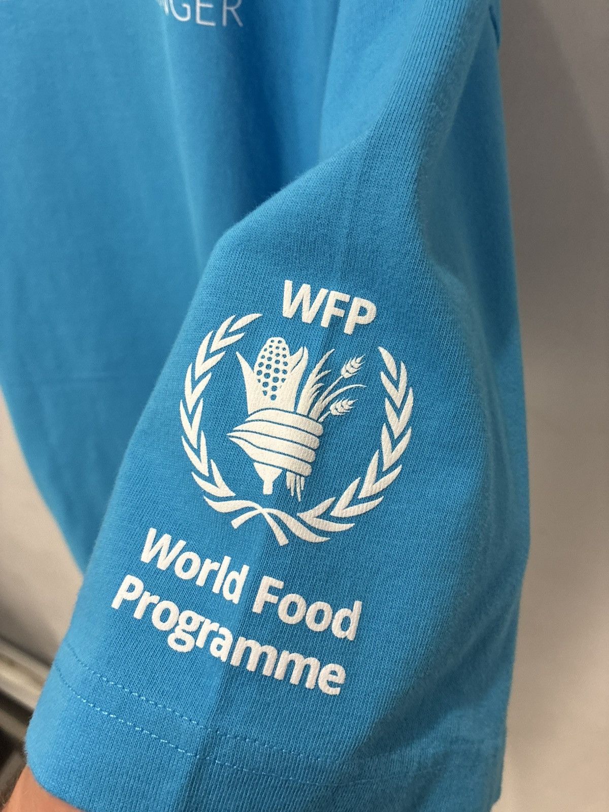 Balenciaga Balenciaga Wfp Charity Tee Size US M / EU 48-50 / 2 - 9 Thumbnail