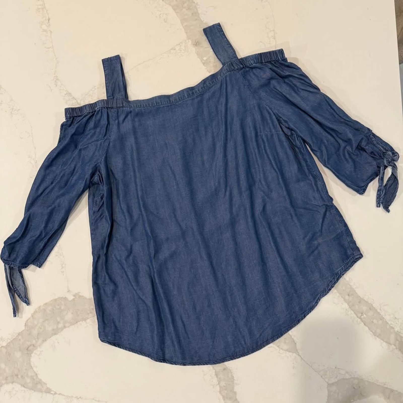 Chicos Chicos Cold Shoulder Chambray 3/4 Tie Sleeve Top Women’s 3 Size XL / US 12-14 / IT 48-50 - 1 Thumbnail