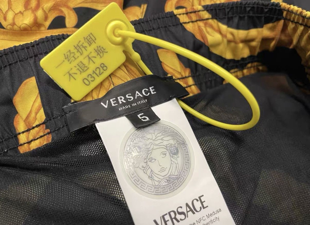 Versace Versace Black & Gold Pattern Drawstring Shorts J31 Size US 38 / EU 54 - 5 Thumbnail