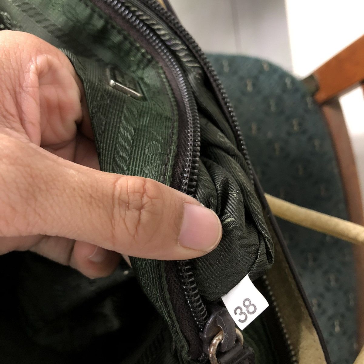Prada 🔥VINTAGE HAND BAG PIG SKINS LEATHER PRADA MADE IN ITALY Size ONE SIZE - 17 Thumbnail