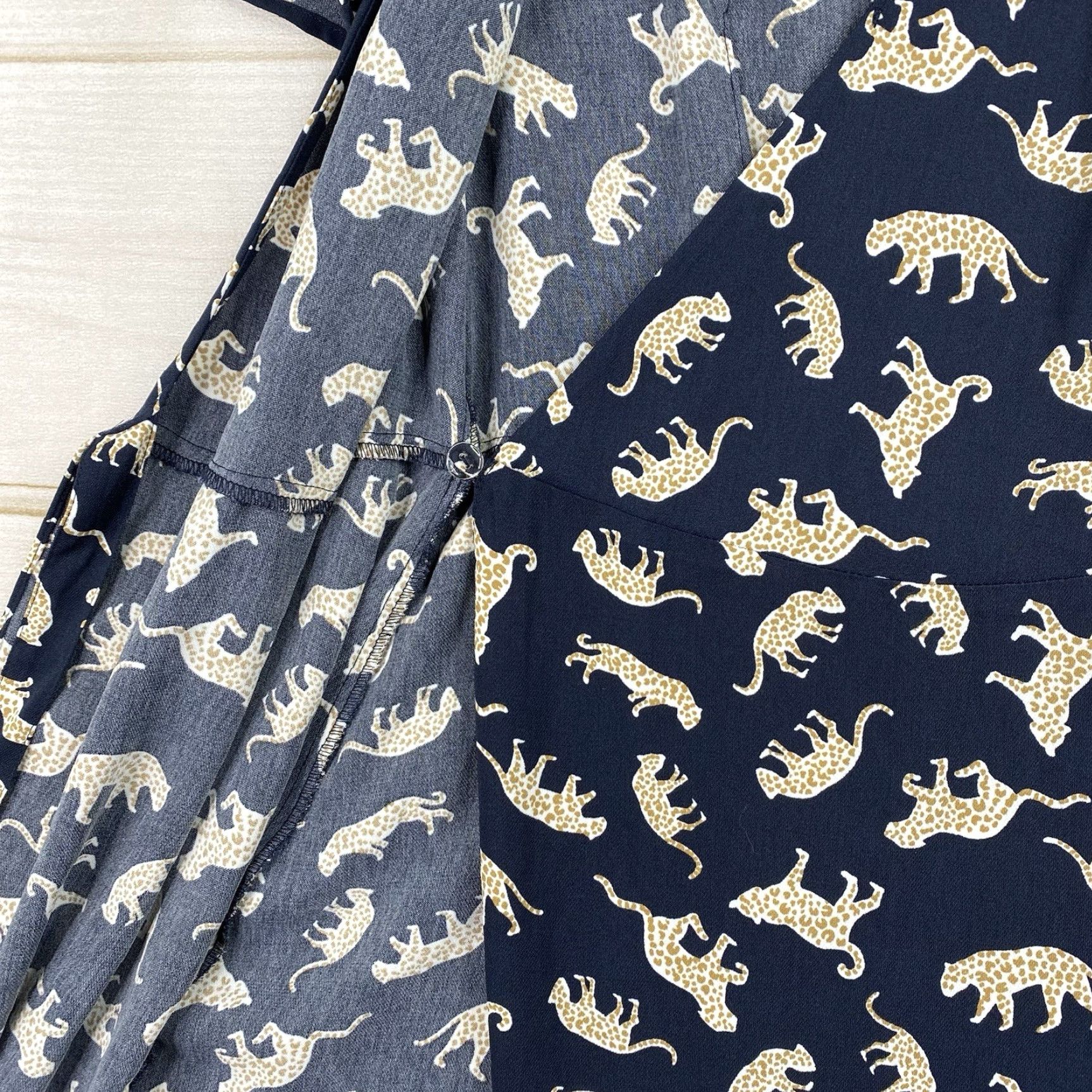 J.Crew J.CREW Wrap Dress Women's 2 Blue Navy Cheetah Animal Print Short Sleeve V-Neck Knit Polyester Shirt/Housewear Size XS / US 0-2 / IT 36-38 - 2 Thumbnail