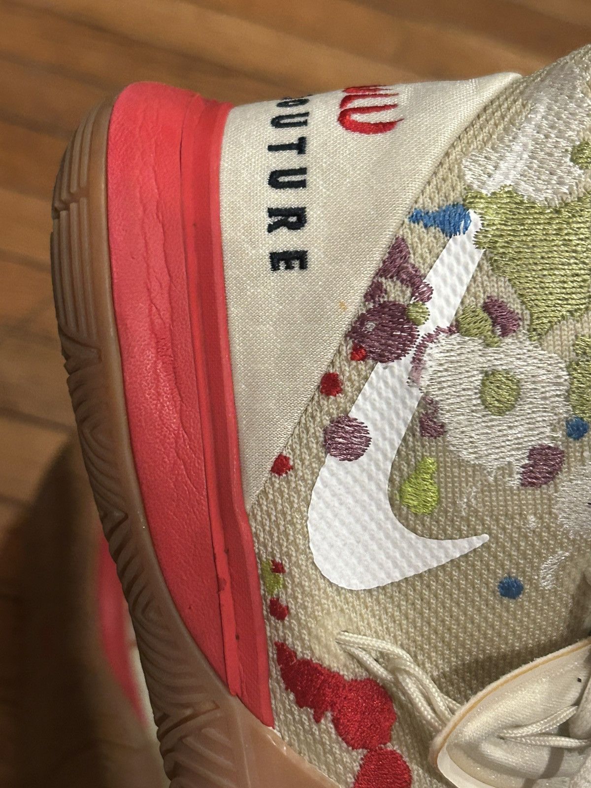 Nike Nike Kyrie 5 x Bandulu Size US 7 / EU 40 - 13 Thumbnail