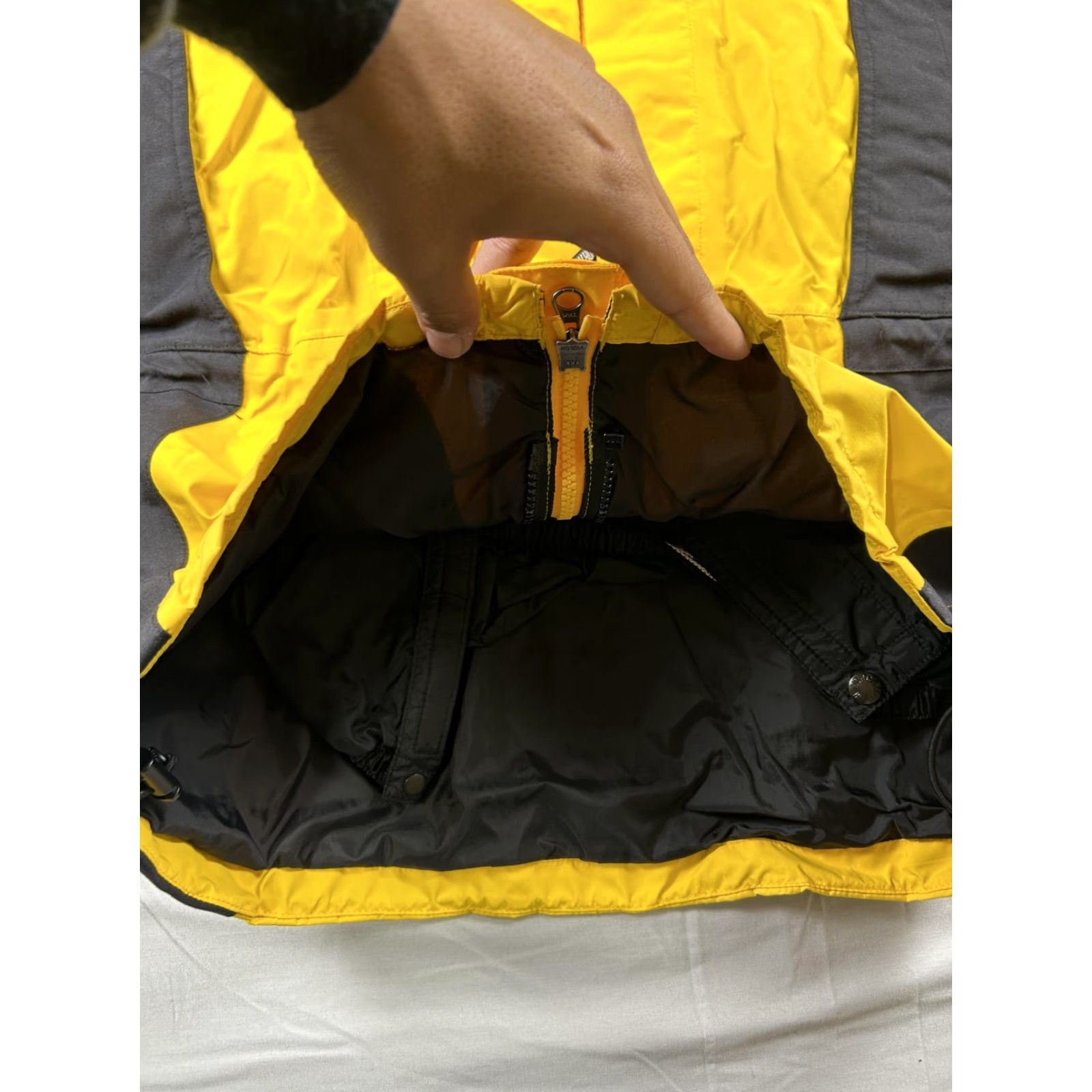 The North Face The North Face Jacket Mens Small Yellow Hooded Ski Retro Coat Parka Waterproof Size US S / EU 44-46 / 1 - 7 Thumbnail