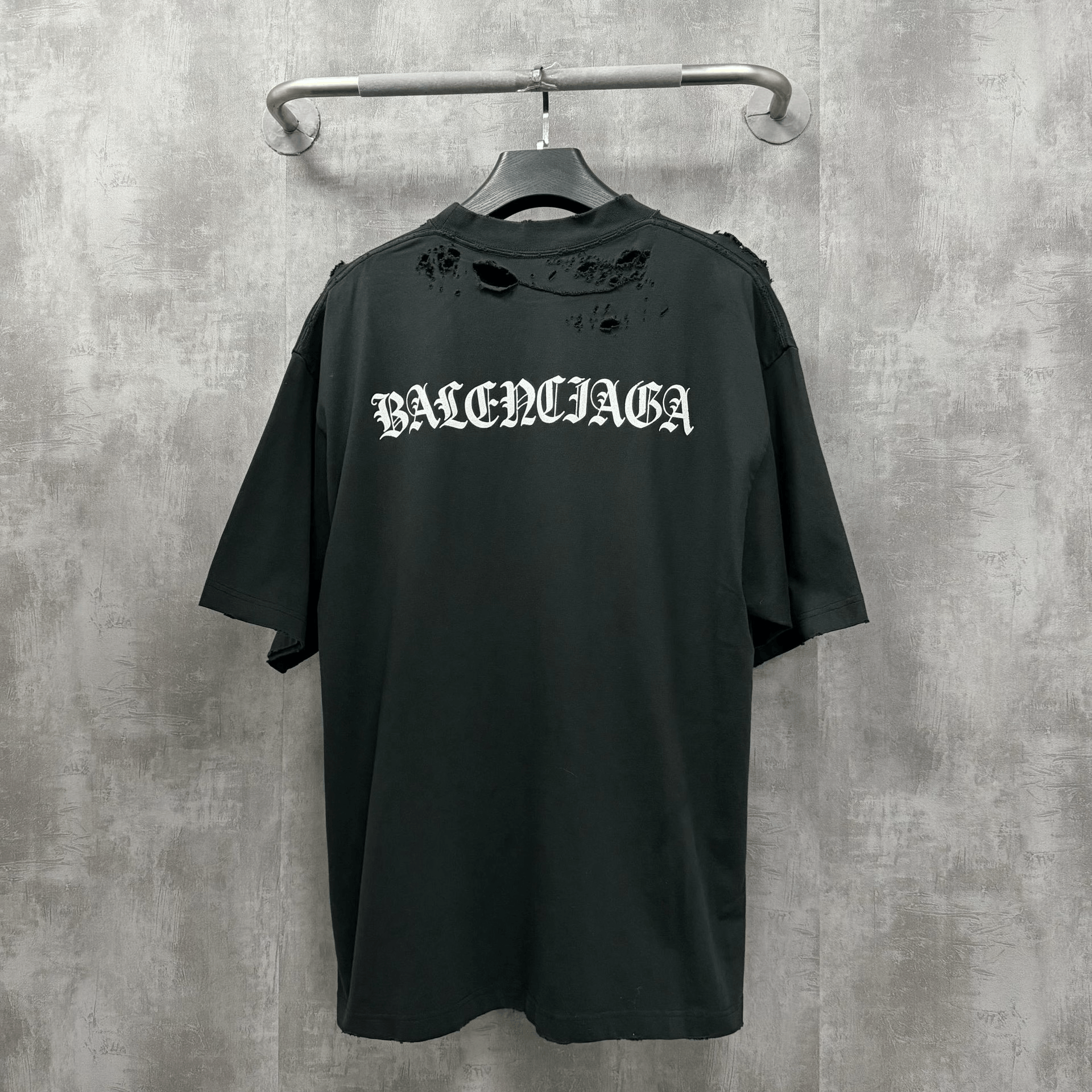Balenciaga Balenciaga Distressed Logo Short Sleeve T-Shirt Size US L / EU 52-54 / 3 - 1 Thumbnail