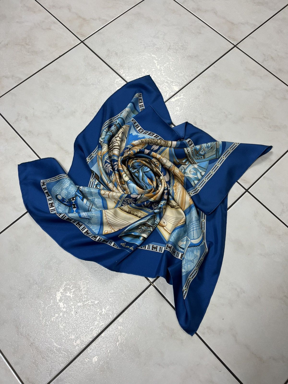 Designer × Hermes × Vintage Hermes Au som du tam-tam silk scarf full print handkerchief Size ONE SIZE - 24 Thumbnail