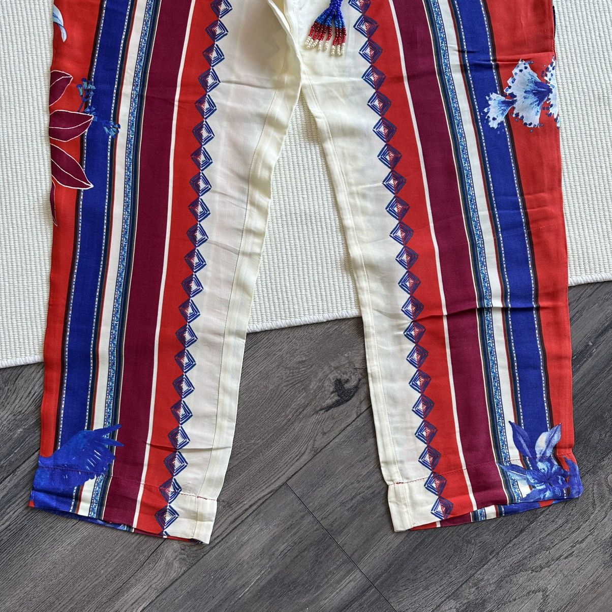 Farm Rio FARM RIO Macaw-Print Scarf Pants Size 27" / US 4 / IT 40 - 2 Thumbnail
