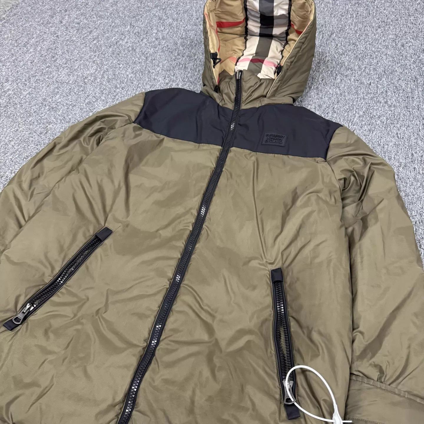 Burberry Burberry Double-Sided Check Recycled Nylon Puffer L 99 New Size US L / EU 52-54 / 3 - 4 Thumbnail